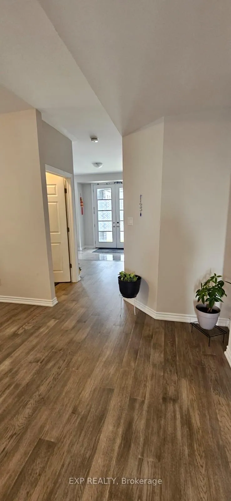 Photo 3 of 7878 Seabiscuit Drive, Niagara Falls, Ascot — HOMEH