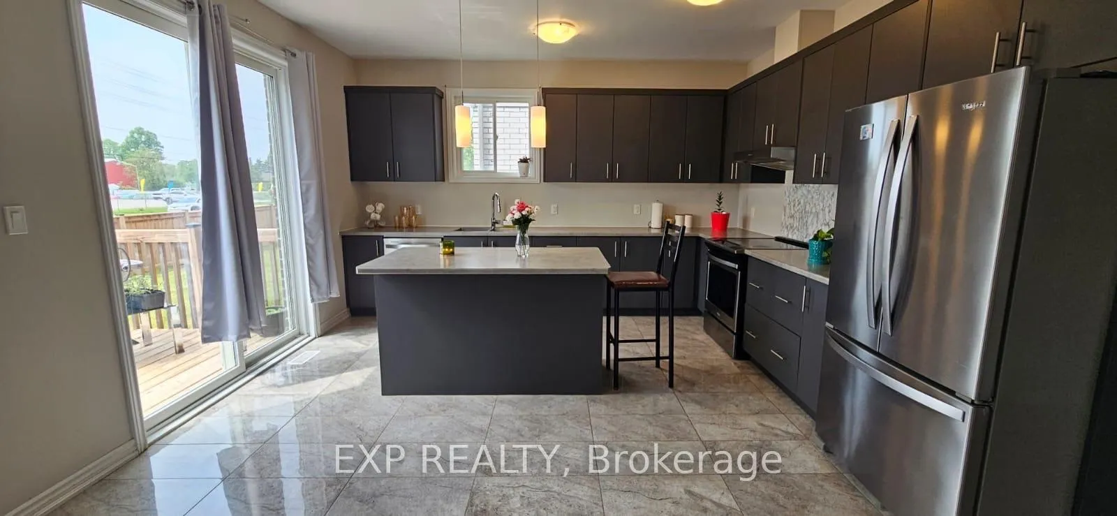 Photo 5 of 7878 Seabiscuit Drive, Niagara Falls, Ascot — HOMEH