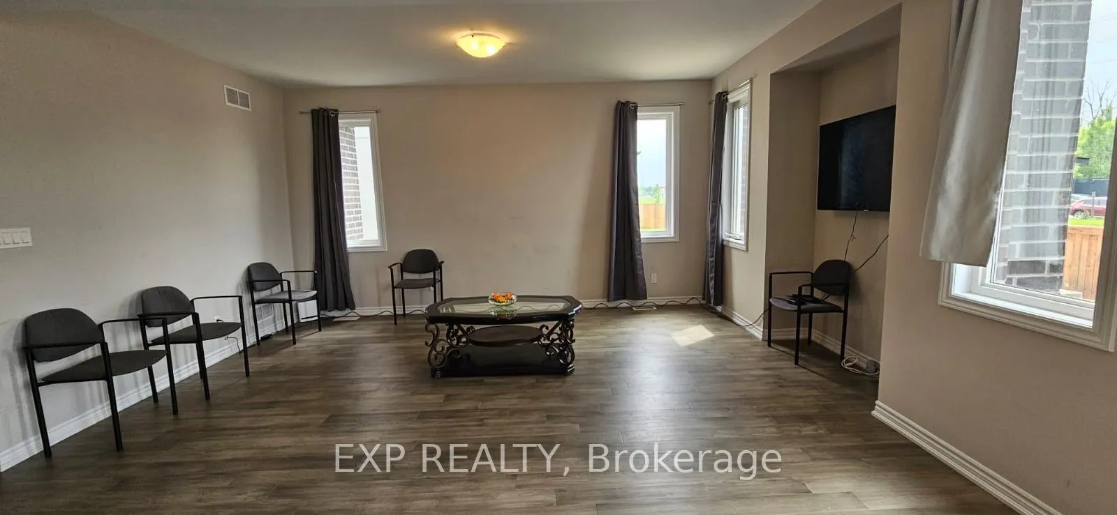 Photo 6 of 7878 Seabiscuit Drive, Niagara Falls, Ascot — HOMEH