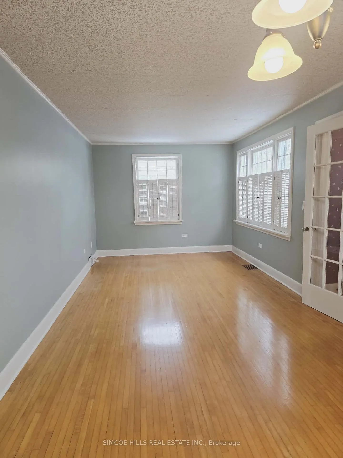 Photo 3 of 326 Harvey Street, Orillia — HOMEH