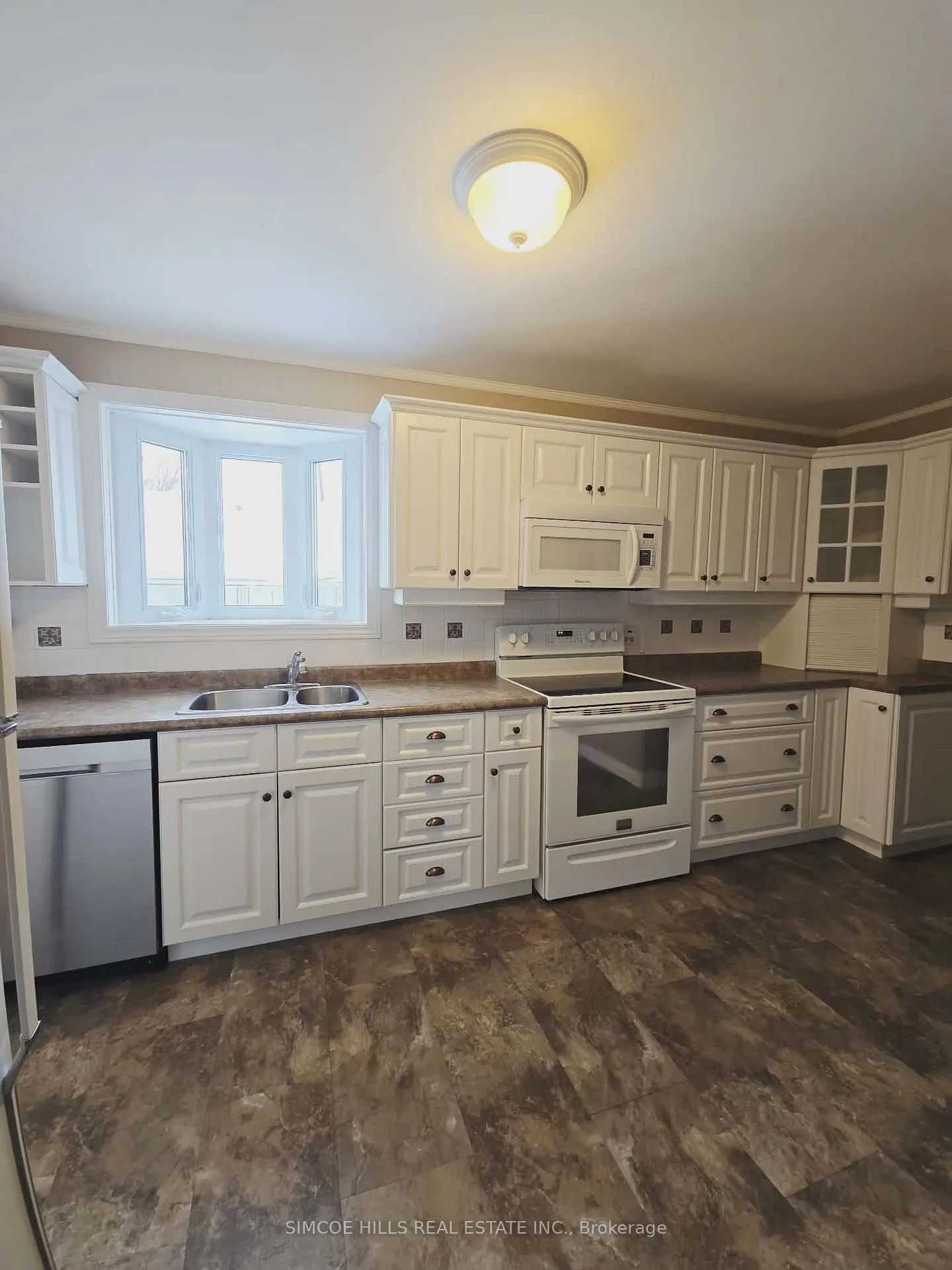 Photo 4 of 326 Harvey Street, Orillia — HOMEH