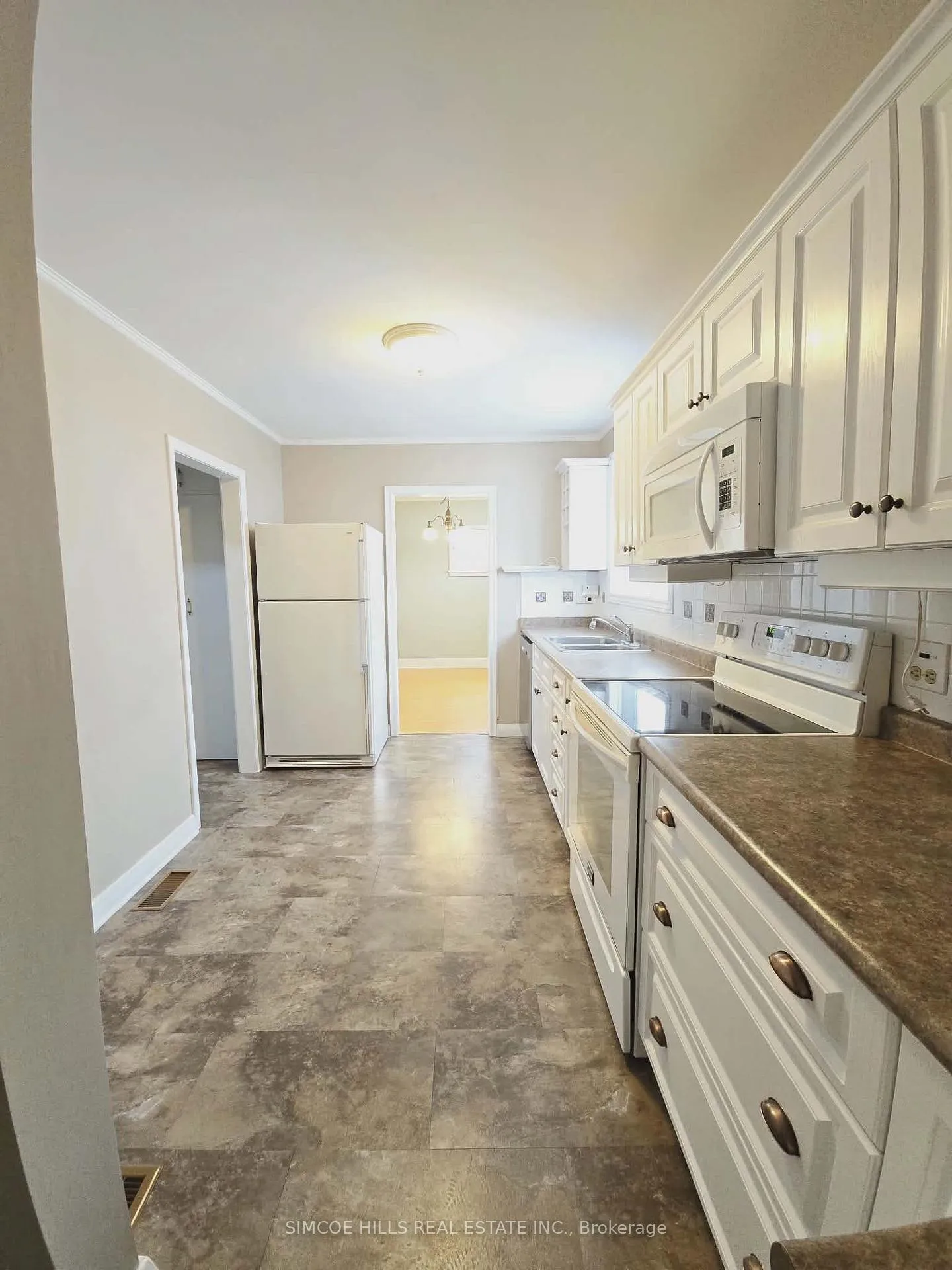 Photo 5 of 326 Harvey Street, Orillia — HOMEH