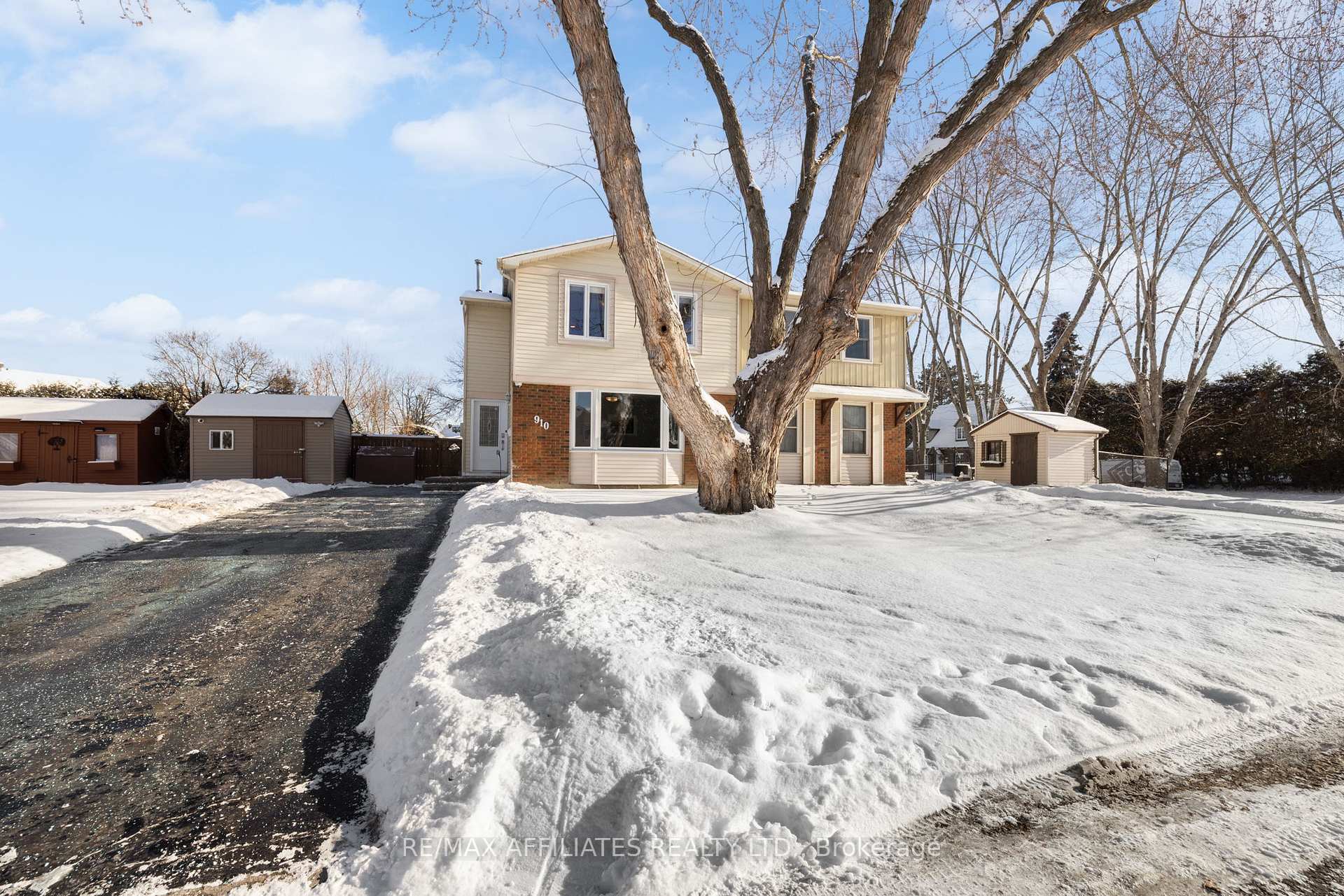 Photo 3 of 910 Borland Drive, Ottawa, Chatelaine Village — HOMEH