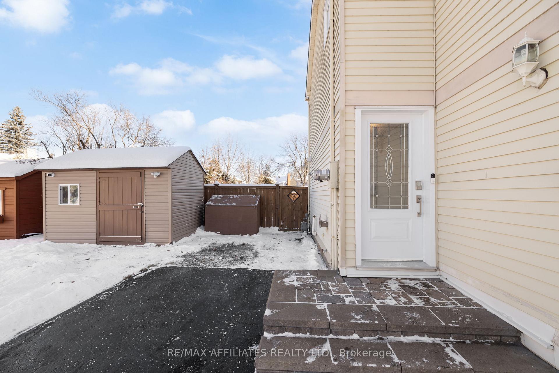 Photo 4 of 910 Borland Drive, Ottawa, Chatelaine Village — HOMEH