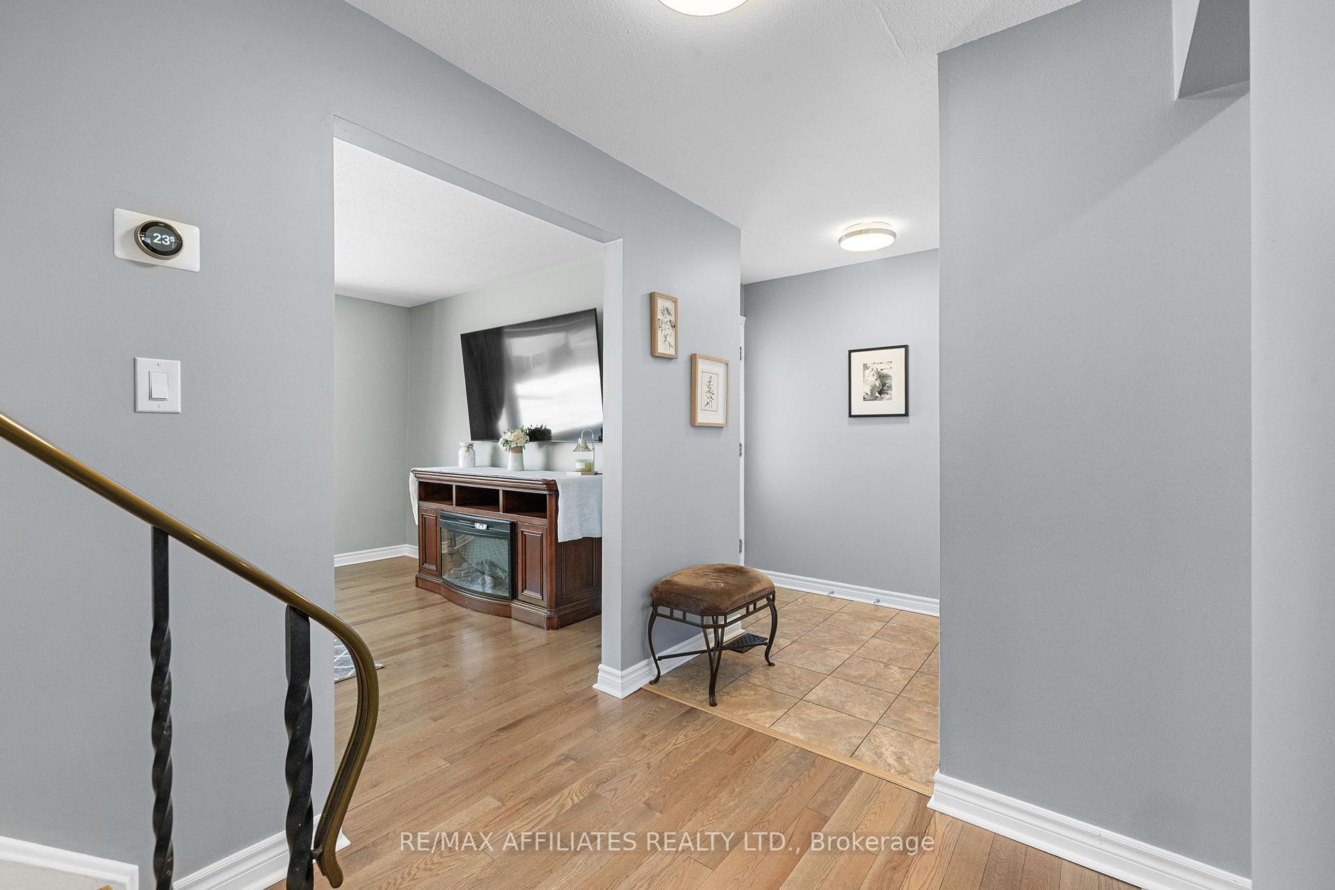 Photo 7 of 910 Borland Drive, Ottawa, Chatelaine Village — HOMEH