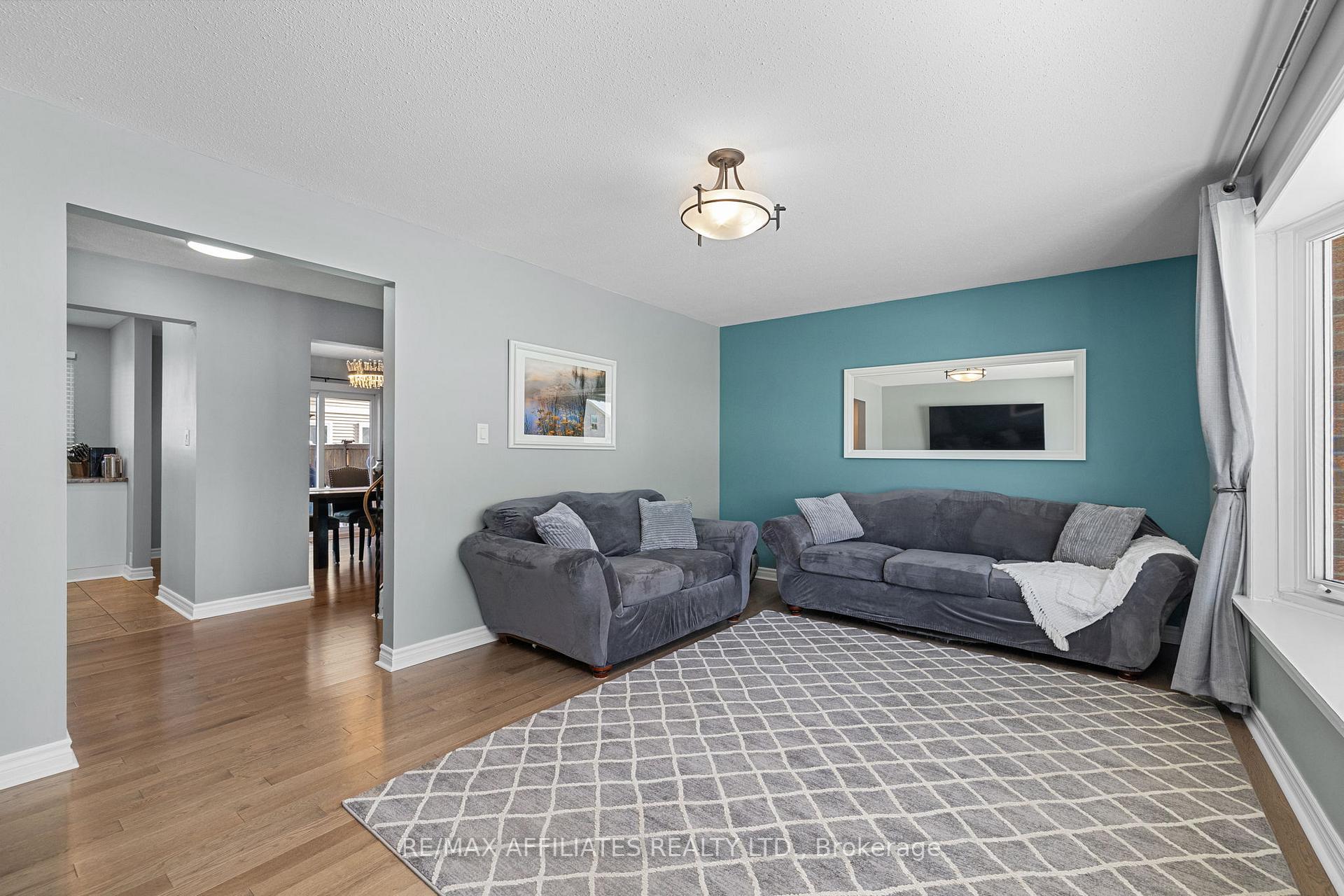 Photo 9 of 910 Borland Drive, Ottawa, Chatelaine Village — HOMEH
