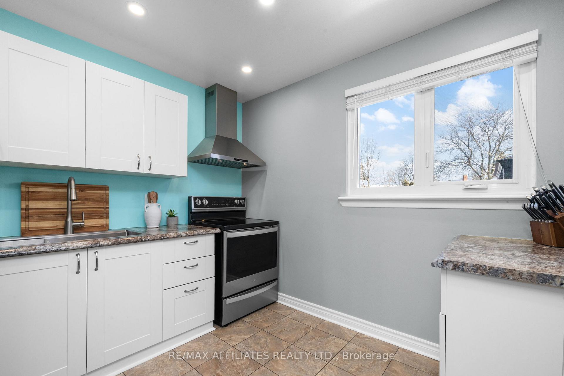 Photo 14 of 910 Borland Drive, Ottawa, Chatelaine Village — HOMEH