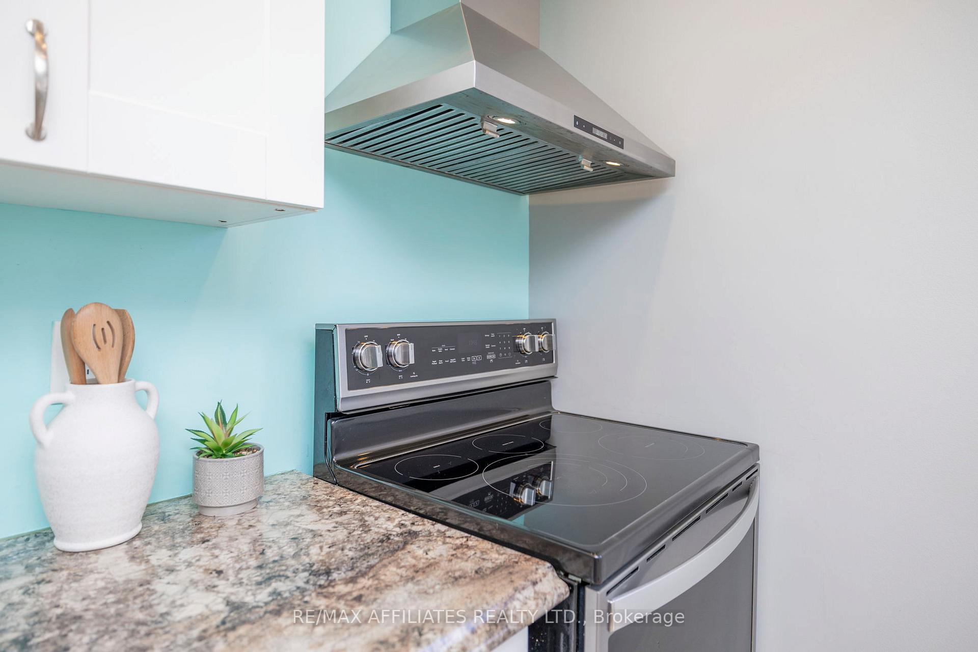 Photo 16 of 910 Borland Drive, Ottawa, Chatelaine Village — HOMEH