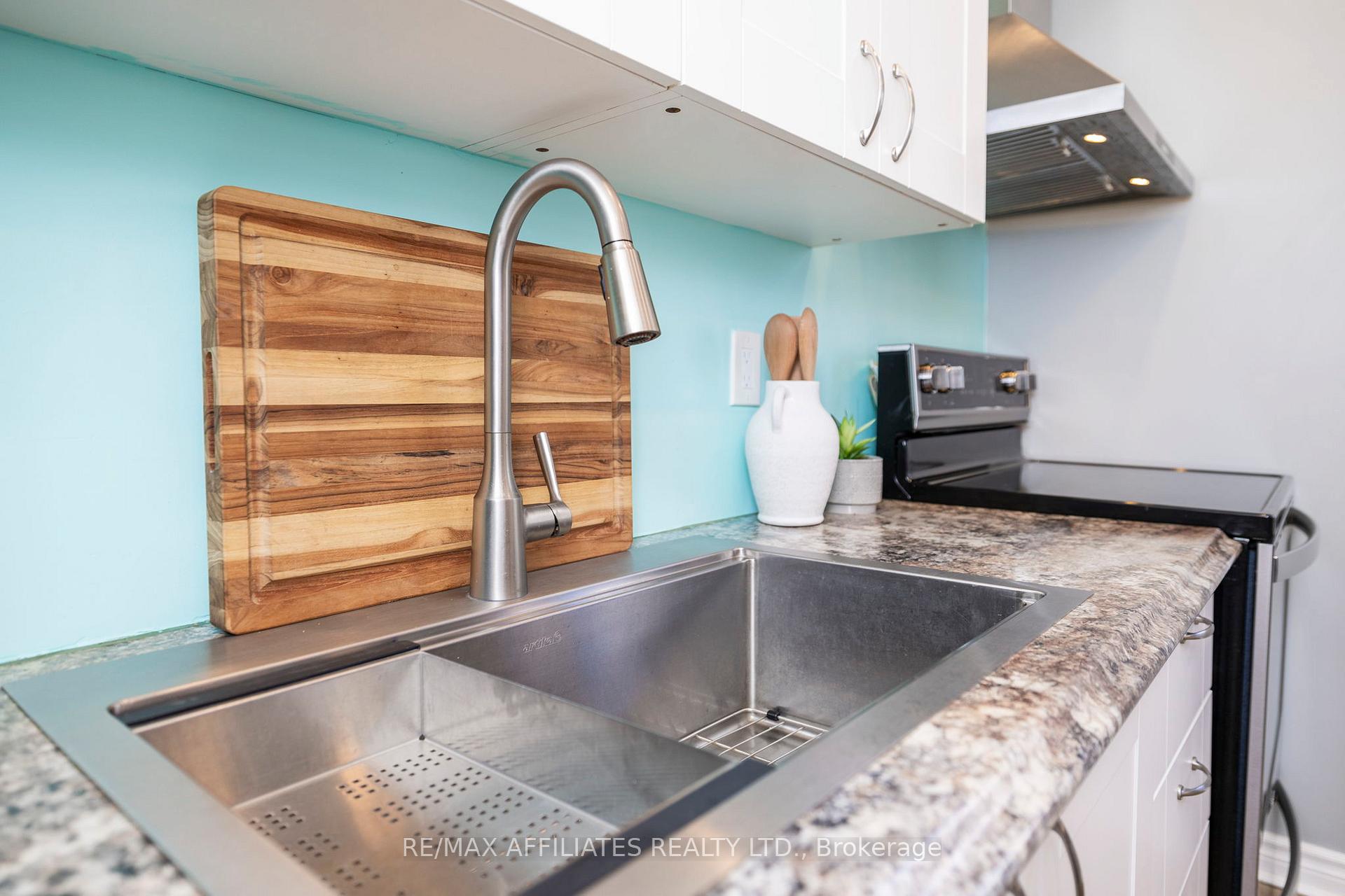 Photo 19 of 910 Borland Drive, Ottawa, Chatelaine Village — HOMEH
