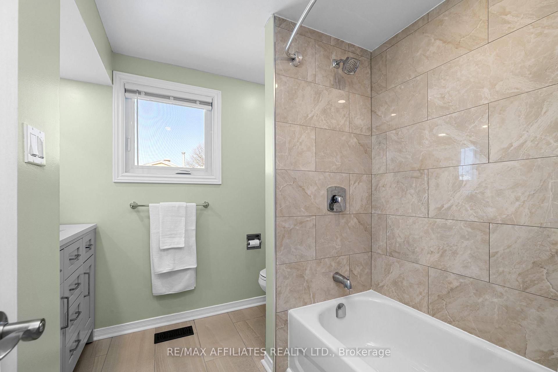 Photo 31 of 910 Borland Drive, Ottawa, Chatelaine Village — HOMEH