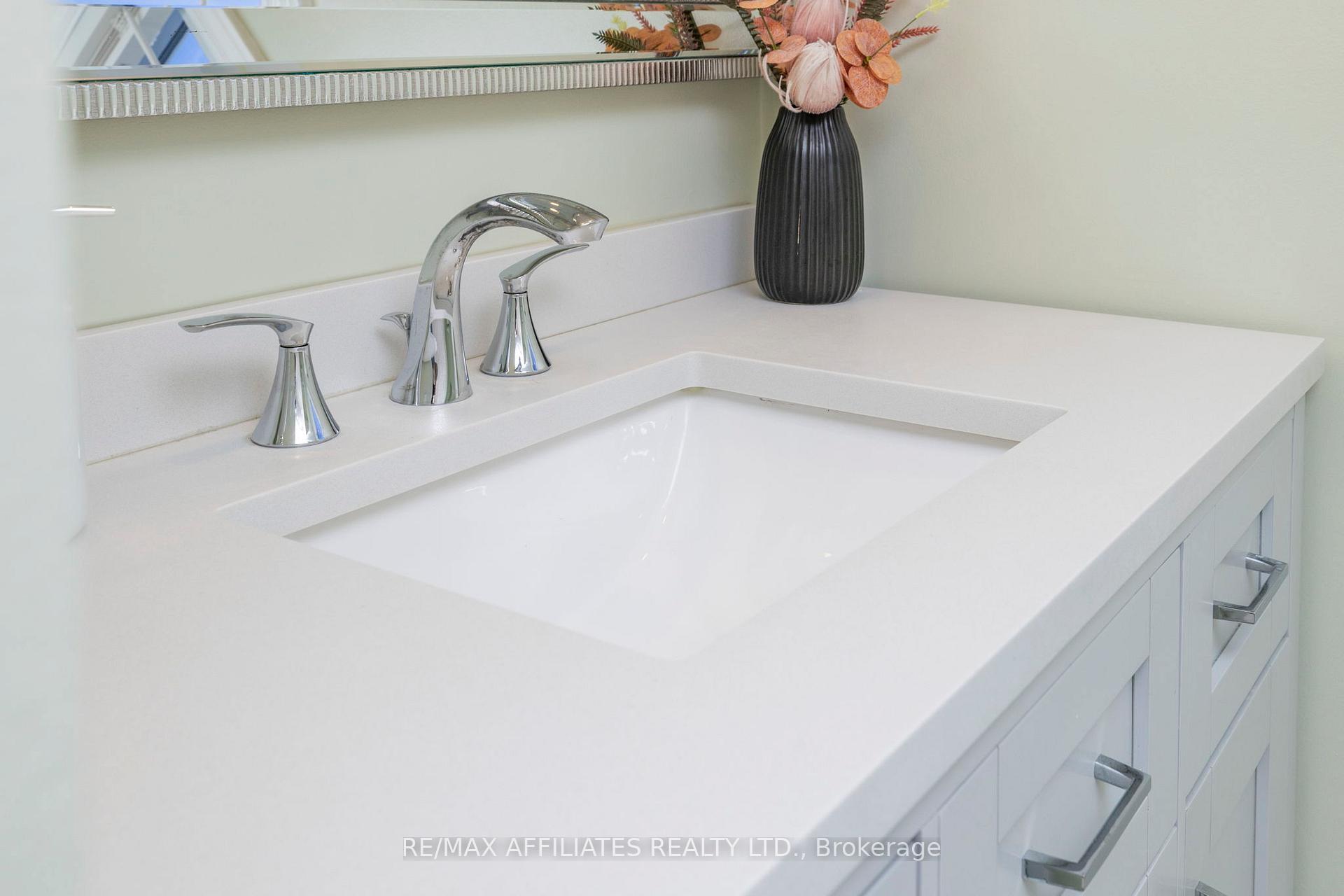 Photo 35 of 910 Borland Drive, Ottawa, Chatelaine Village — HOMEH