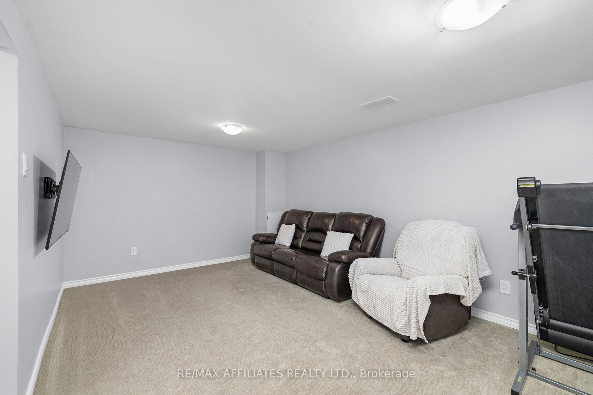 Photo 37 of 910 Borland Drive, Ottawa, Chatelaine Village — HOMEH