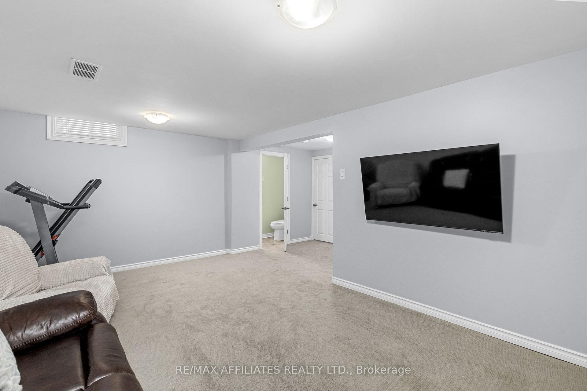 Photo 38 of 910 Borland Drive, Ottawa, Chatelaine Village — HOMEH