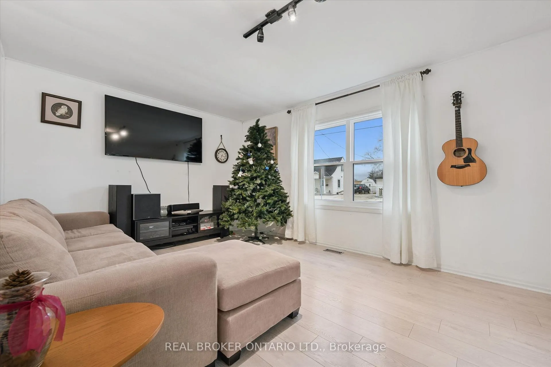 Photo 4 of 429 Clayton Street, North Perth, Listowel — HOMEH