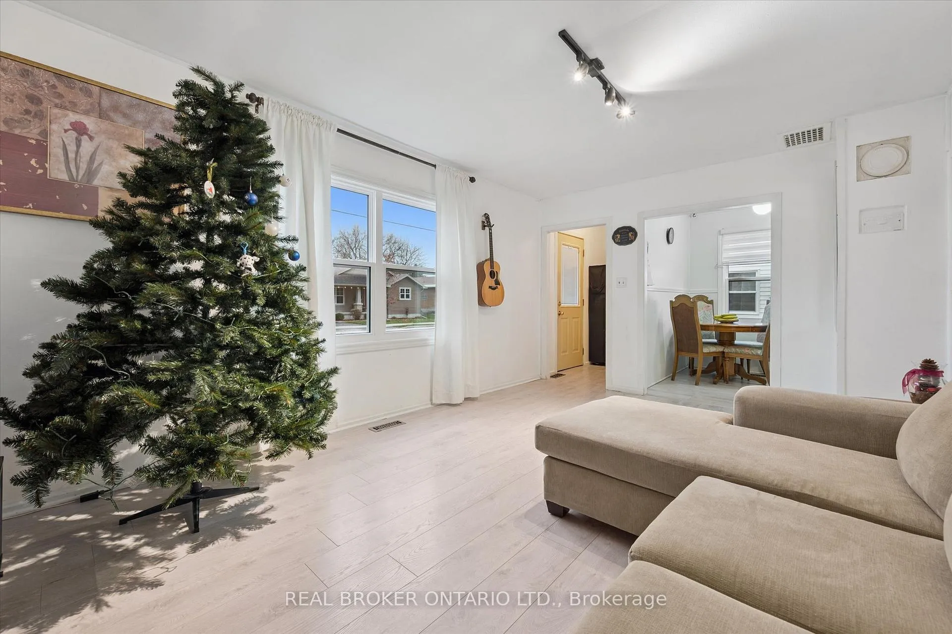Photo 5 of 429 Clayton Street, North Perth, Listowel — HOMEH