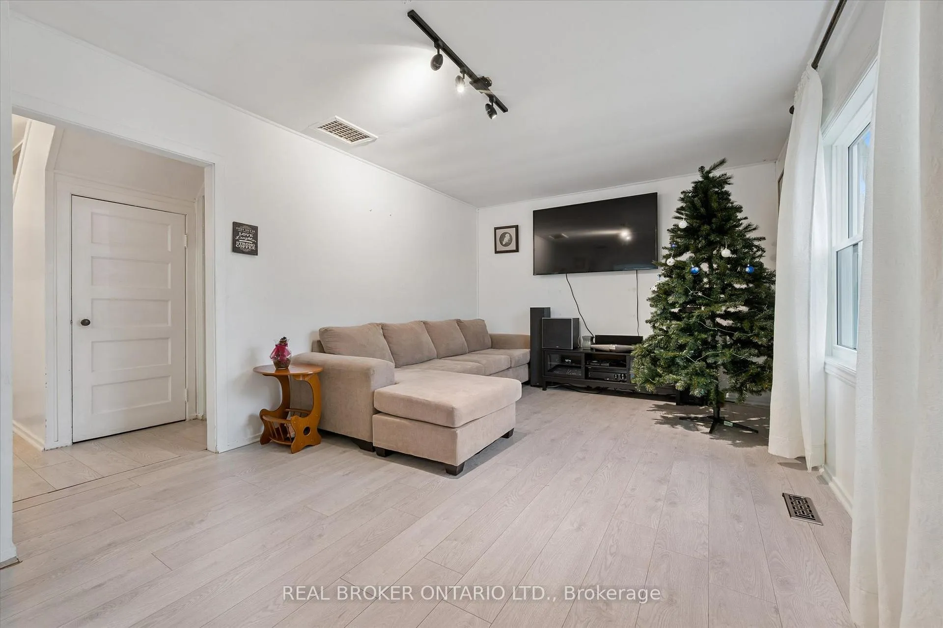 Photo 6 of 429 Clayton Street, North Perth, Listowel — HOMEH
