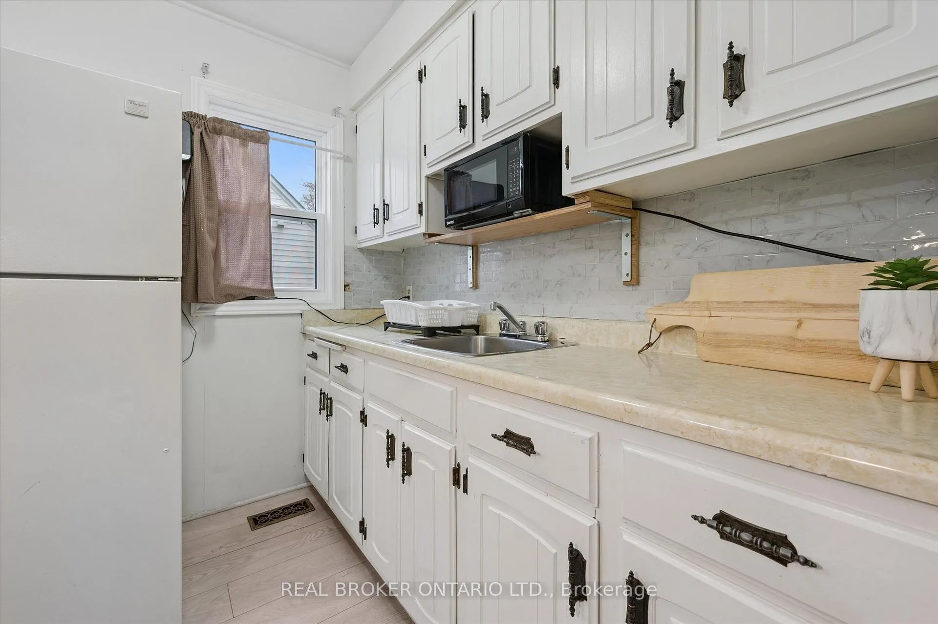 Photo 8 of 429 Clayton Street, North Perth, Listowel — HOMEH