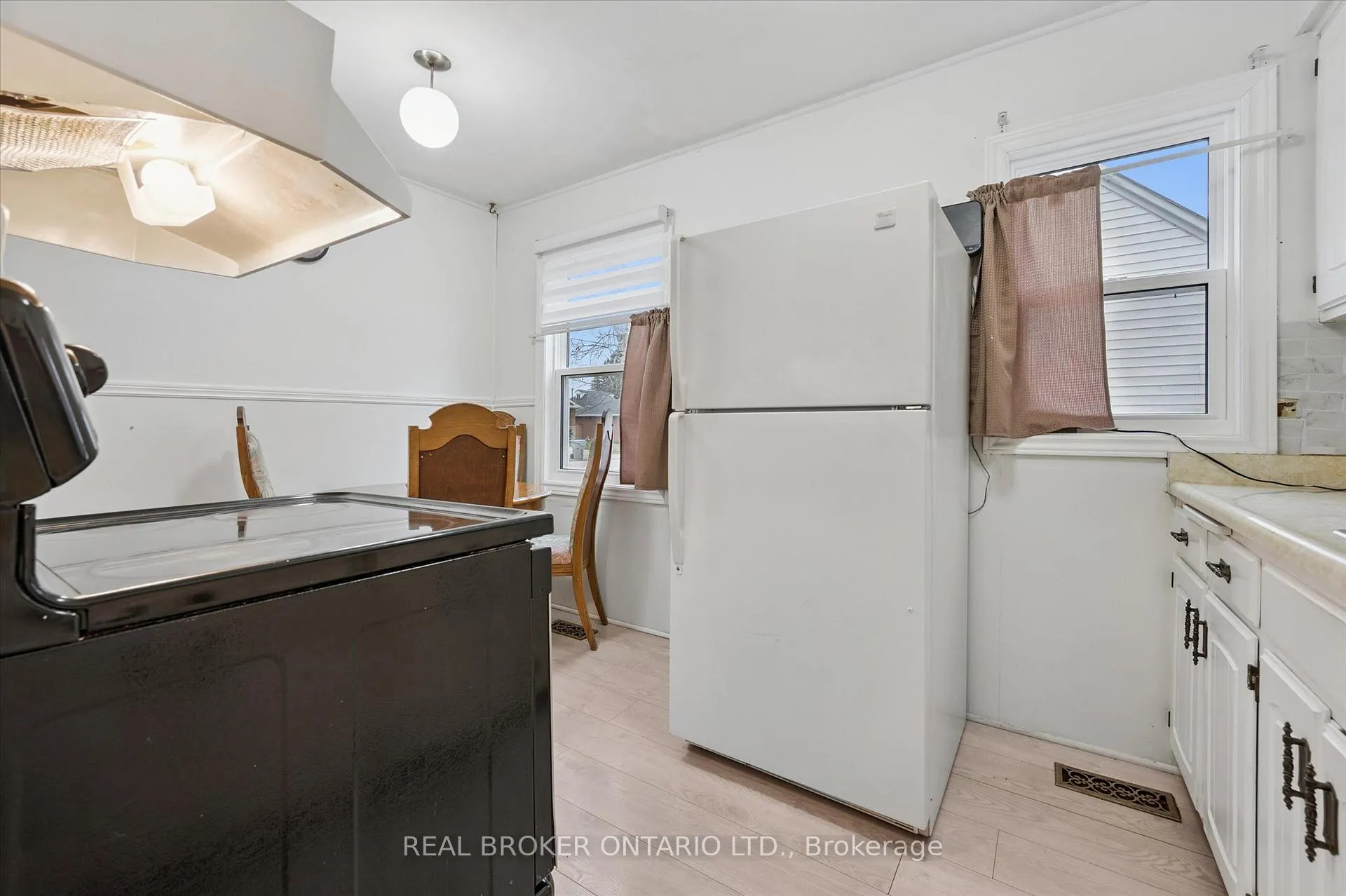 Photo 9 of 429 Clayton Street, North Perth, Listowel — HOMEH