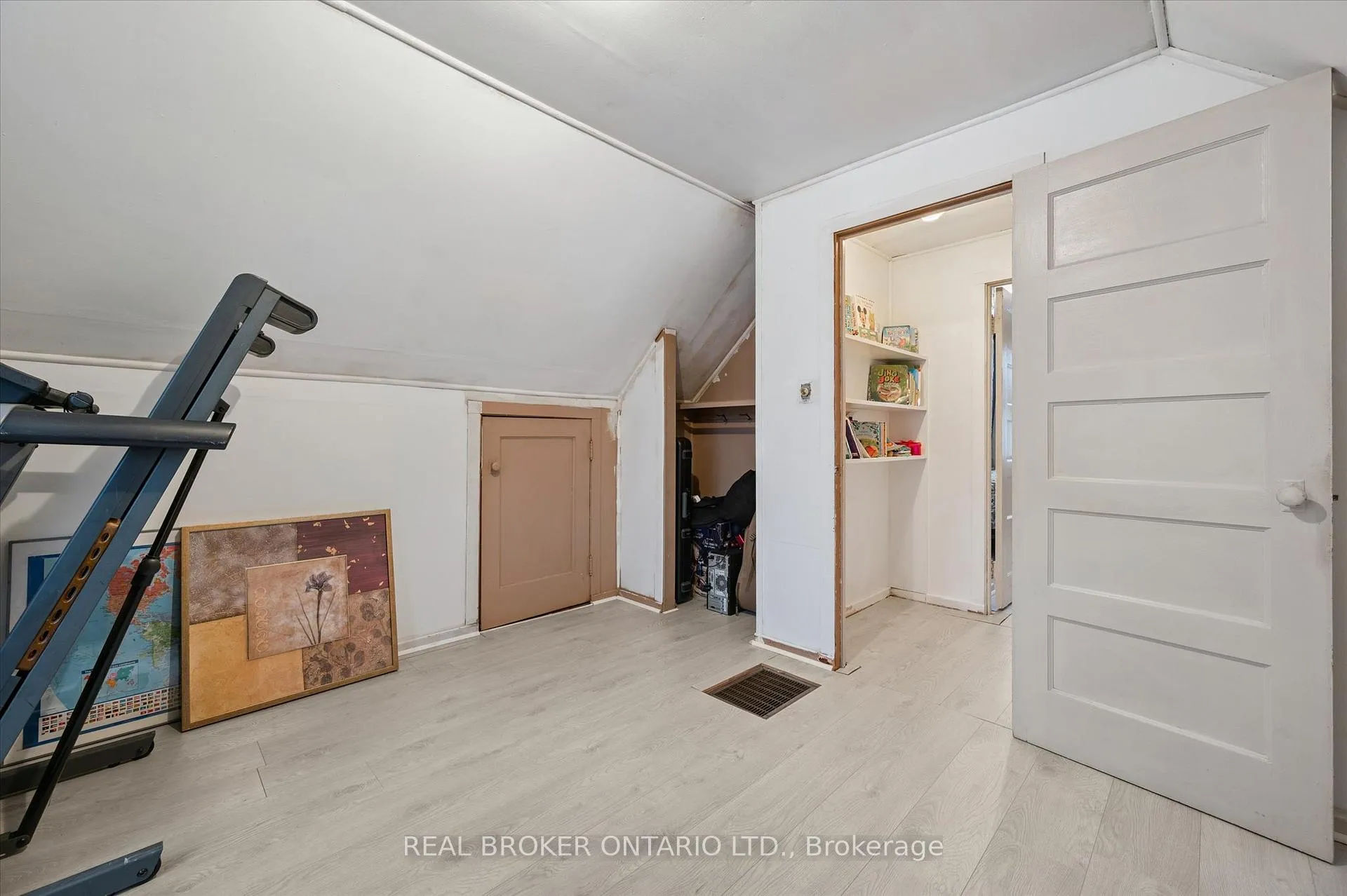 Photo 21 of 429 Clayton Street, North Perth, Listowel — HOMEH