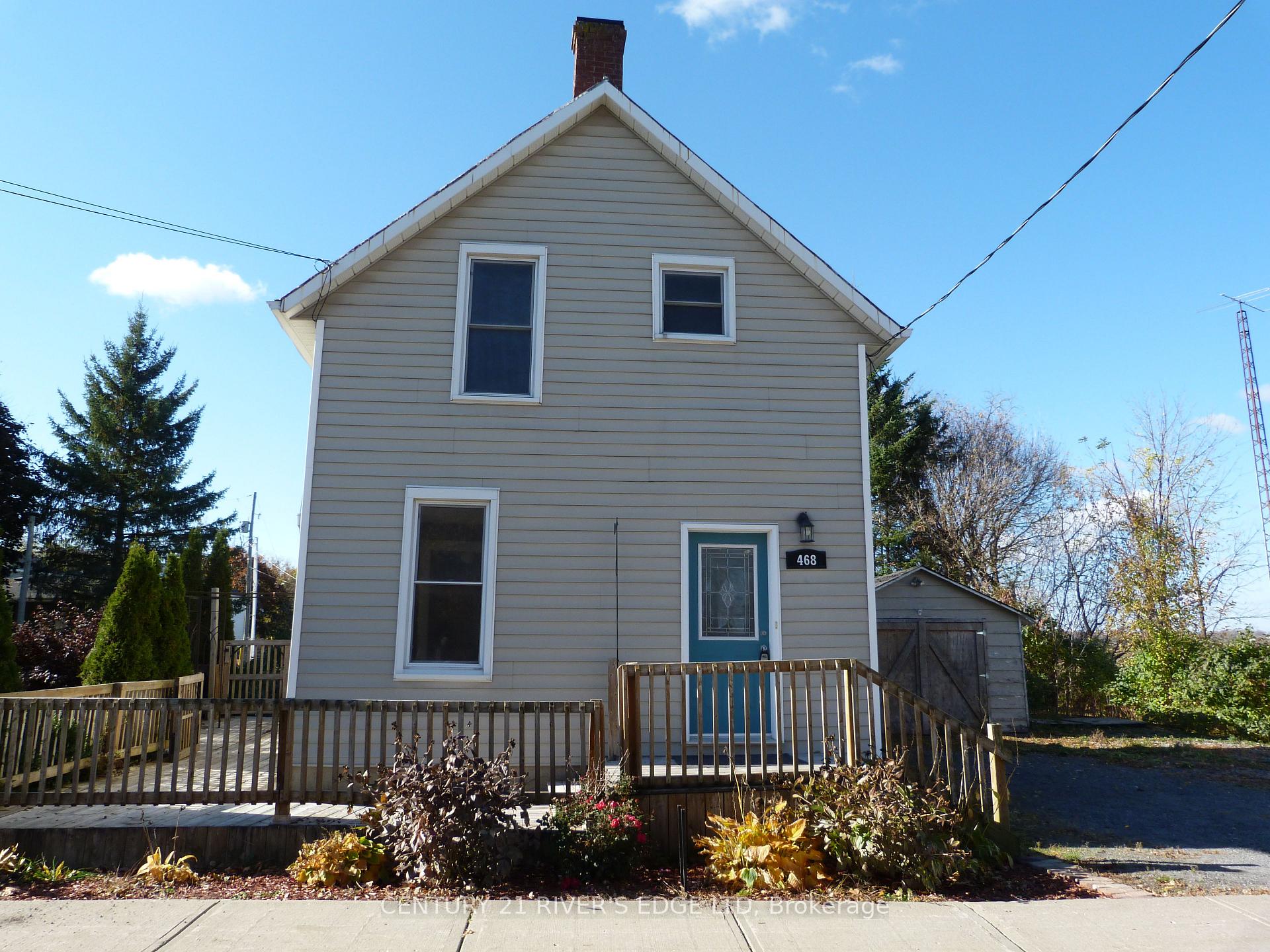 Front of 468 Gladstone Street N