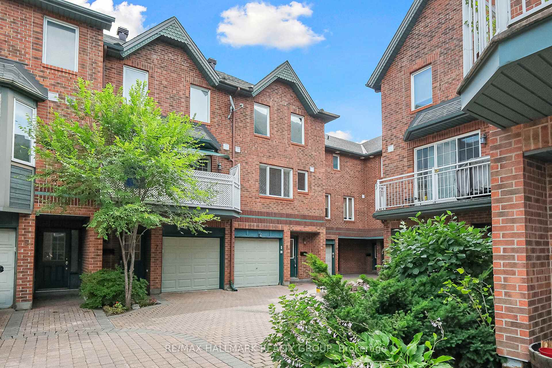 Photo 1 of 9 Radstock Private, Ottawa, Ottawa Centre — HOMEH