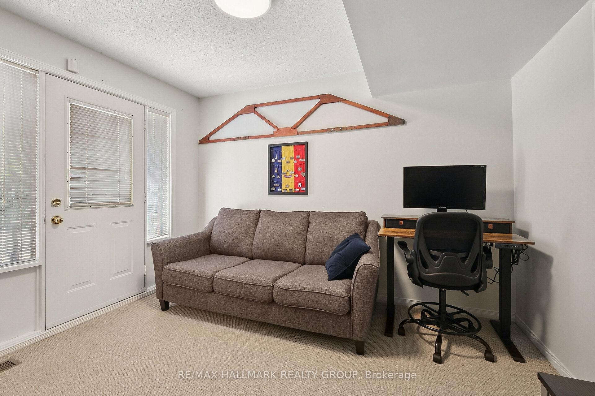 Photo 6 of 9 Radstock Private, Ottawa, Ottawa Centre — HOMEH