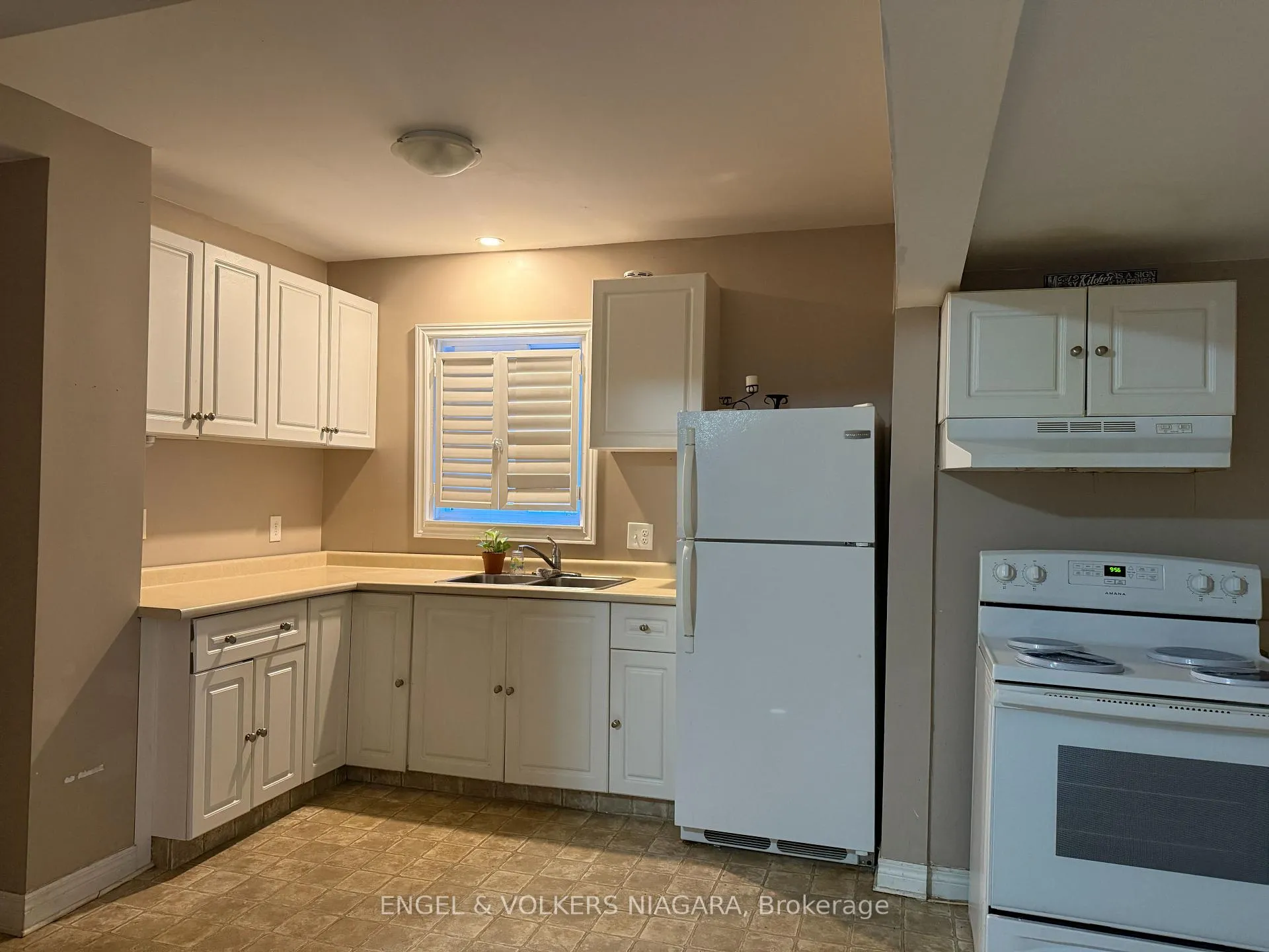 Photo 2 of Unit Main Floor, 5006 Willmott Street, Niagara Falls, Cherrywood — HOMEH