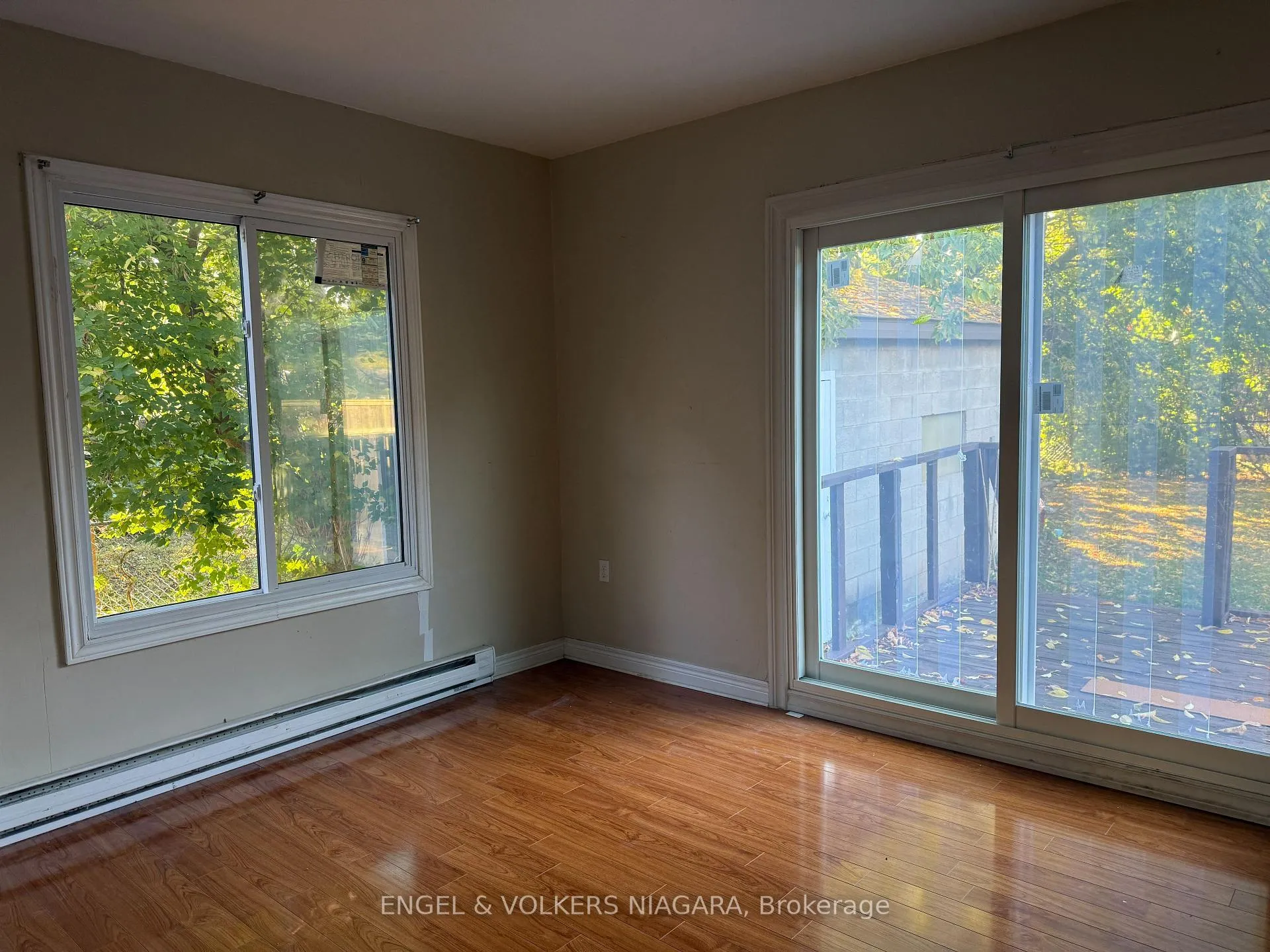 Photo 4 of Unit Main Floor, 5006 Willmott Street, Niagara Falls, Cherrywood — HOMEH