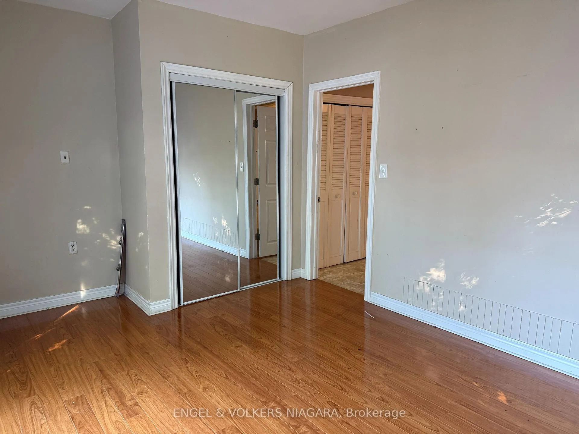 Photo 5 of Unit Main Floor, 5006 Willmott Street, Niagara Falls, Cherrywood — HOMEH