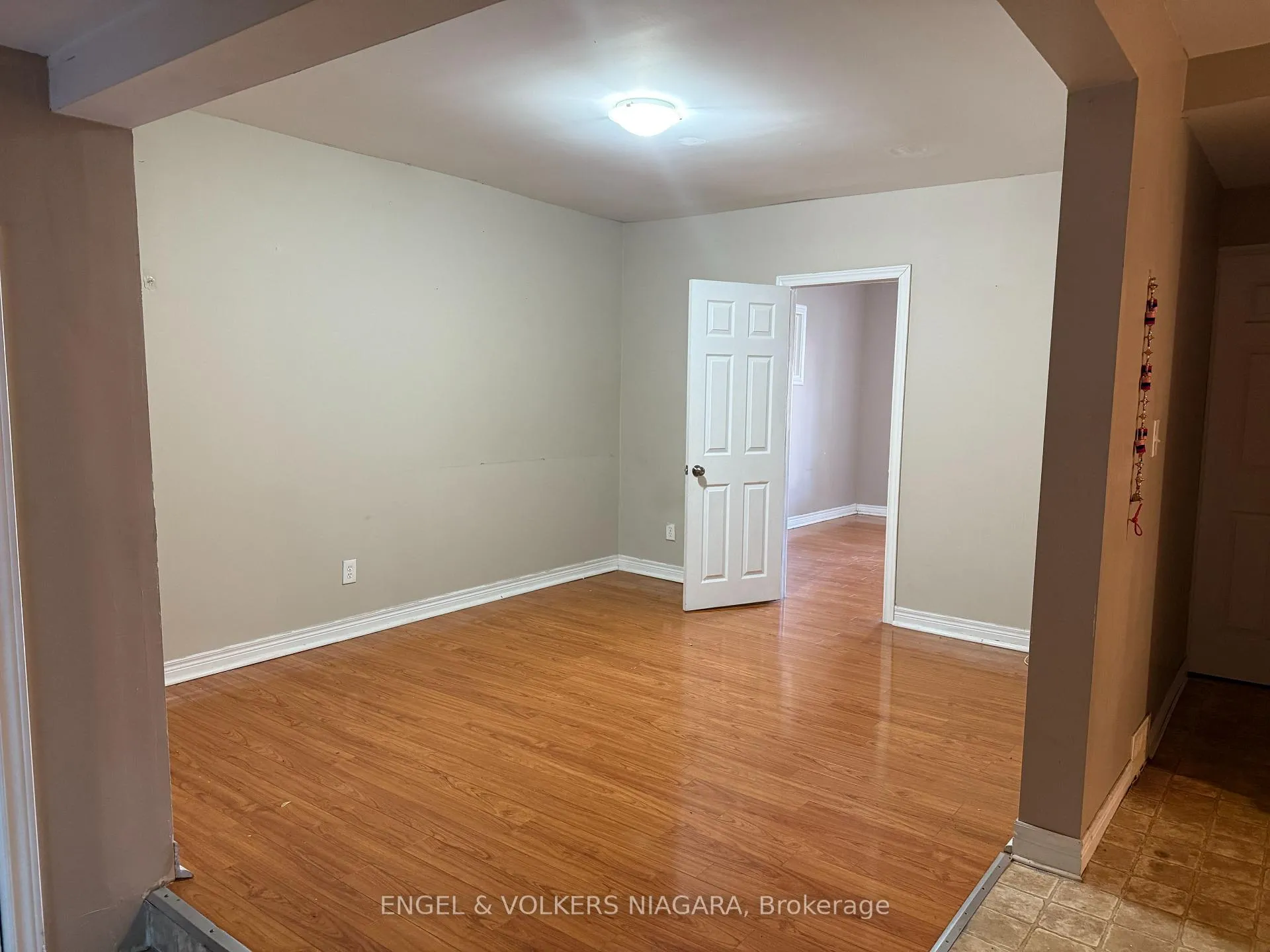 Photo 7 of Unit Main Floor, 5006 Willmott Street, Niagara Falls, Cherrywood — HOMEH
