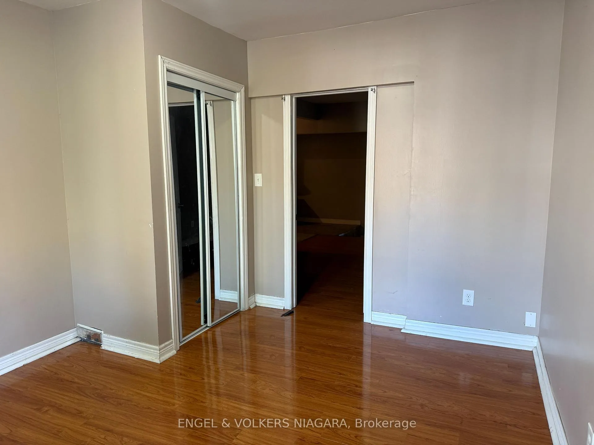 Photo 8 of Unit Main Floor, 5006 Willmott Street, Niagara Falls, Cherrywood — HOMEH
