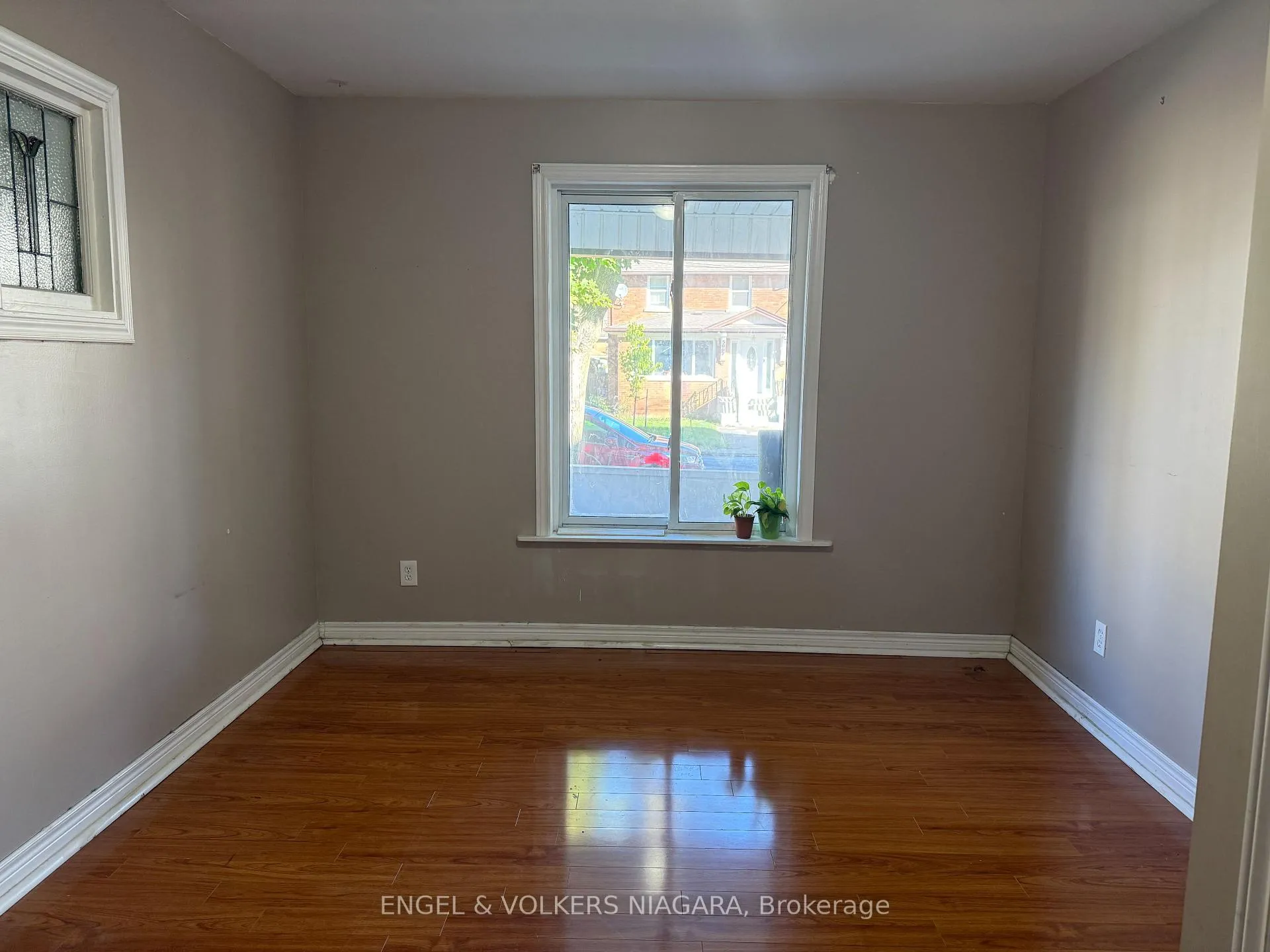 Photo 9 of Unit Main Floor, 5006 Willmott Street, Niagara Falls, Cherrywood — HOMEH