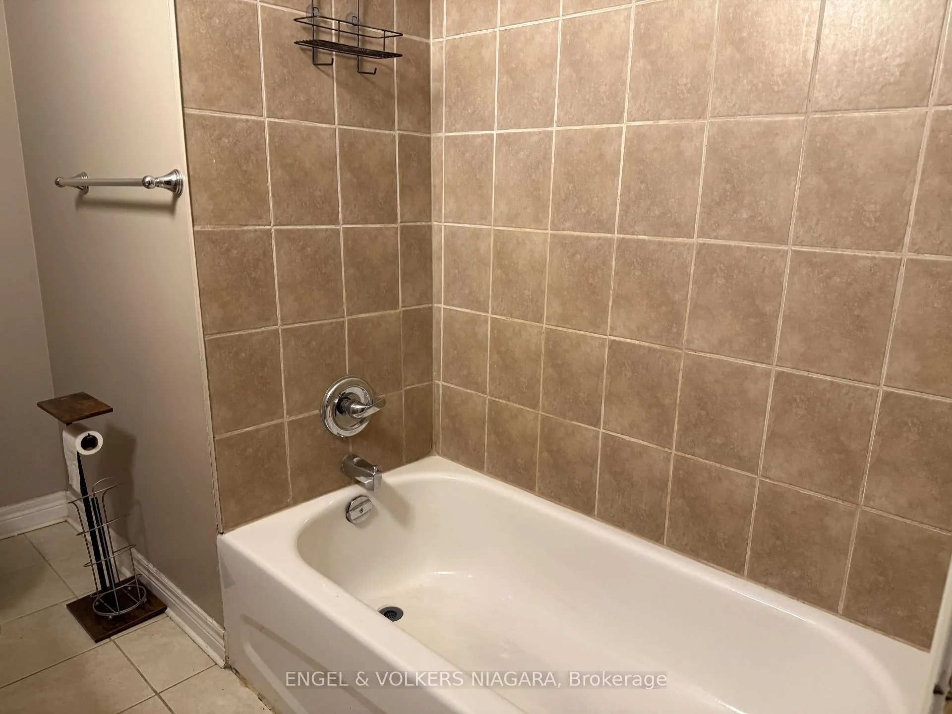 Photo 10 of Unit Main Floor, 5006 Willmott Street, Niagara Falls, Cherrywood — HOMEH