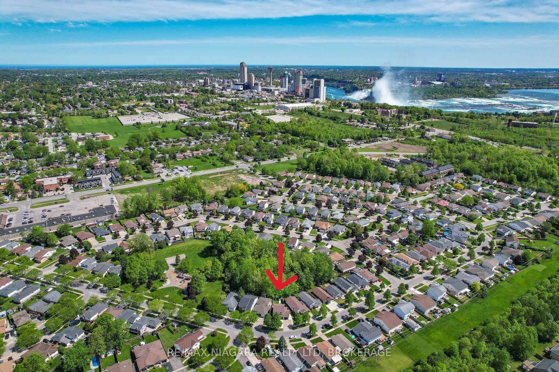 Photo 3 of 5993 Crimson Drive, Niagara Falls, Oldfield — HOMEH