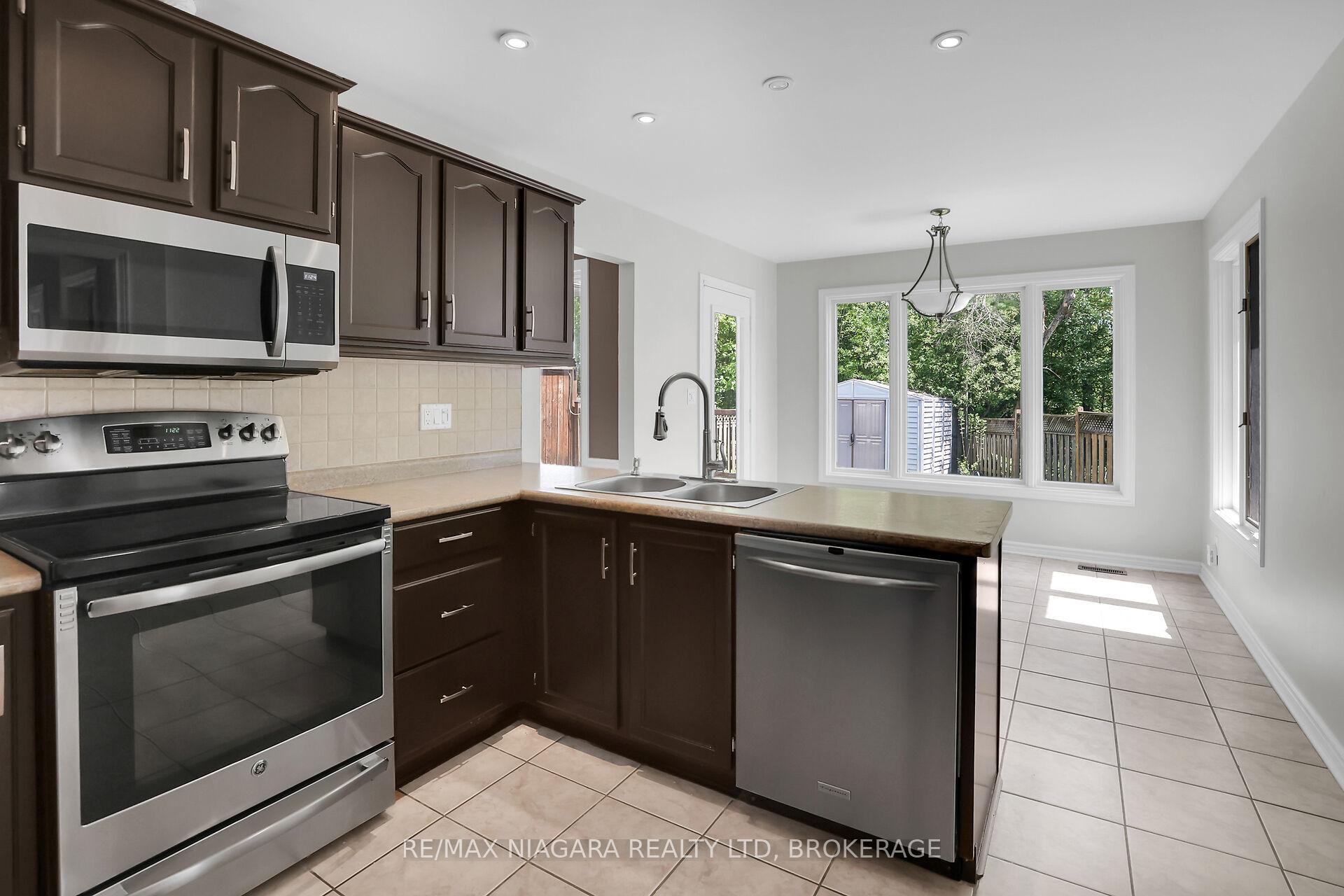 Photo 12 of 5993 Crimson Drive, Niagara Falls, Oldfield — HOMEH