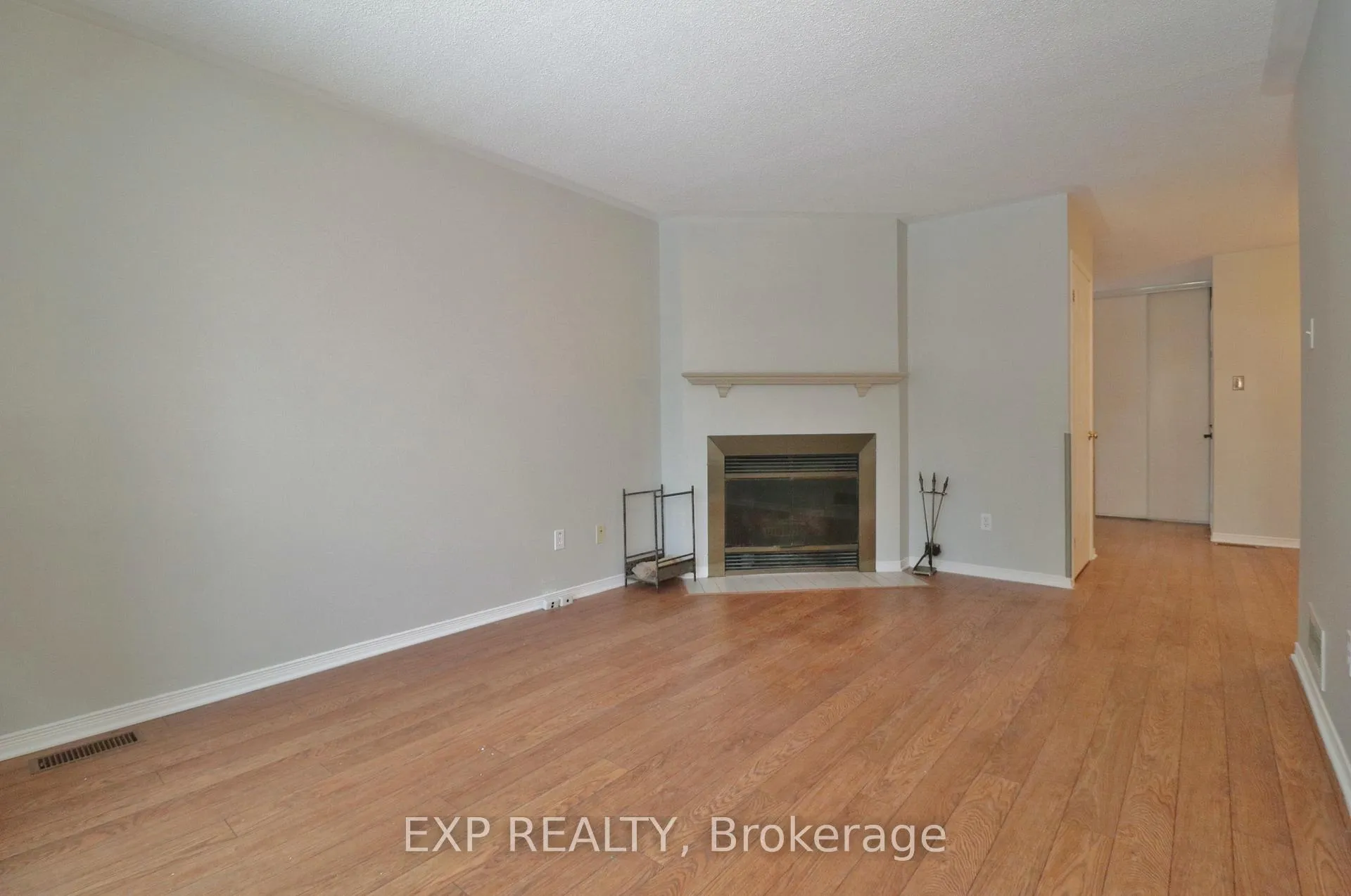 Photo 7 of 2127 Lauzon Street, Ottawa, Fallingbrook/Gardenway South — HOMEH