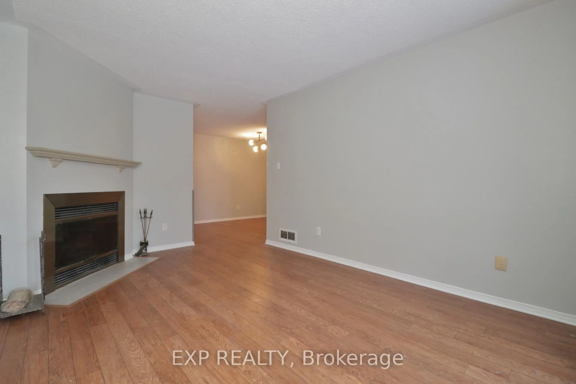 Photo 9 of 2127 Lauzon Street, Ottawa, Fallingbrook/Gardenway South — HOMEH