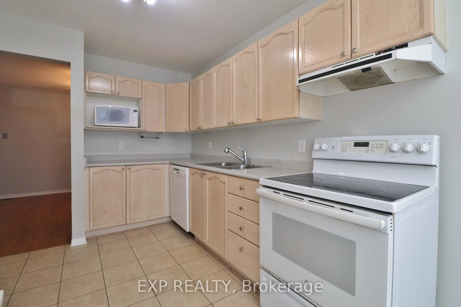 Photo 15 of 2127 Lauzon Street, Ottawa, Fallingbrook/Gardenway South — HOMEH
