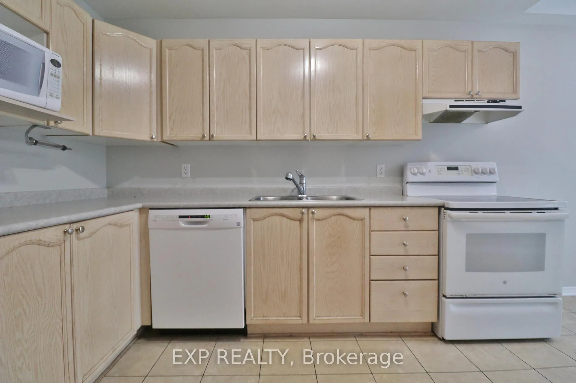 Photo 17 of 2127 Lauzon Street, Ottawa, Fallingbrook/Gardenway South — HOMEH