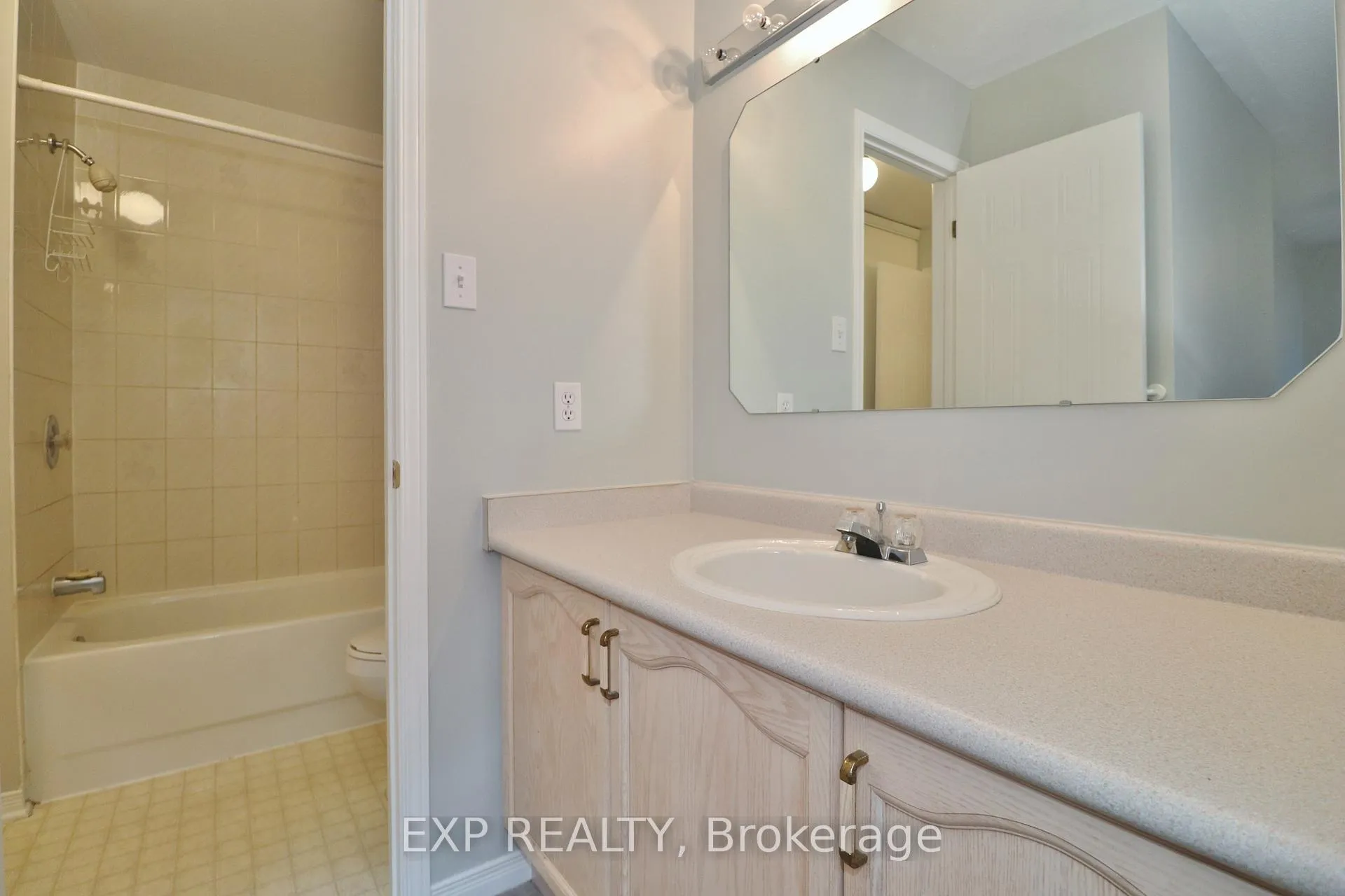 Photo 27 of 2127 Lauzon Street, Ottawa, Fallingbrook/Gardenway South — HOMEH