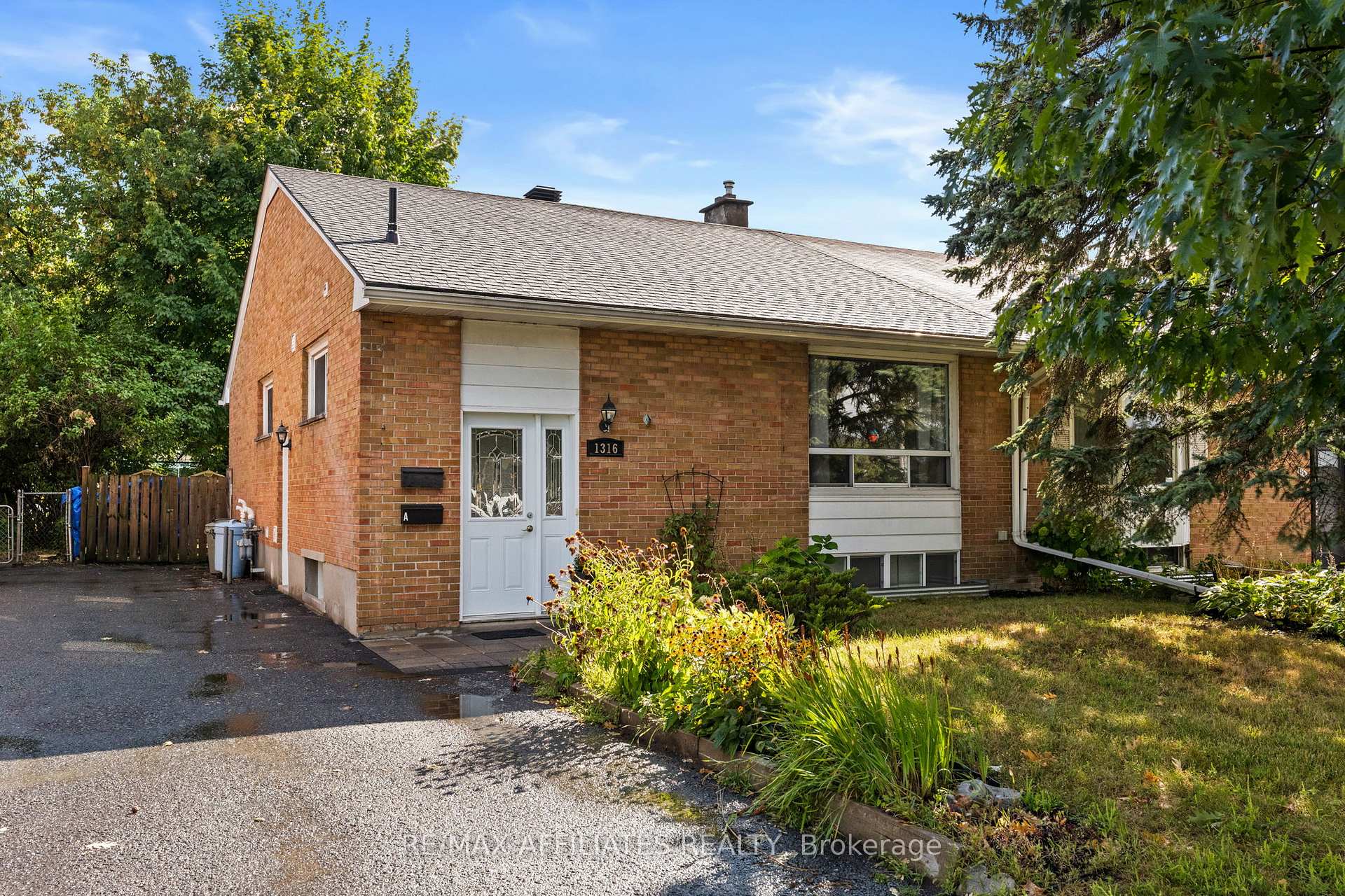 Photo 2 of 1316 Bloomsbury Crescent, Ottawa, Parkway Park — HOMEH
