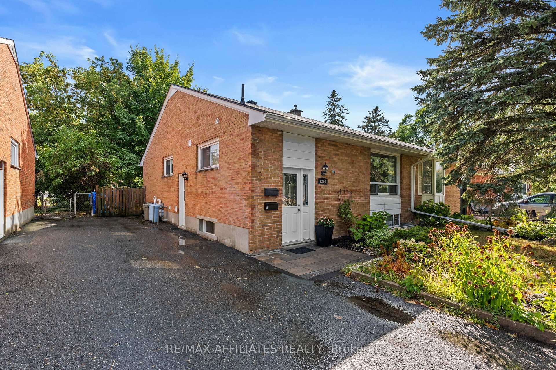 Photo 4 of 1316 Bloomsbury Crescent, Ottawa, Parkway Park — HOMEH