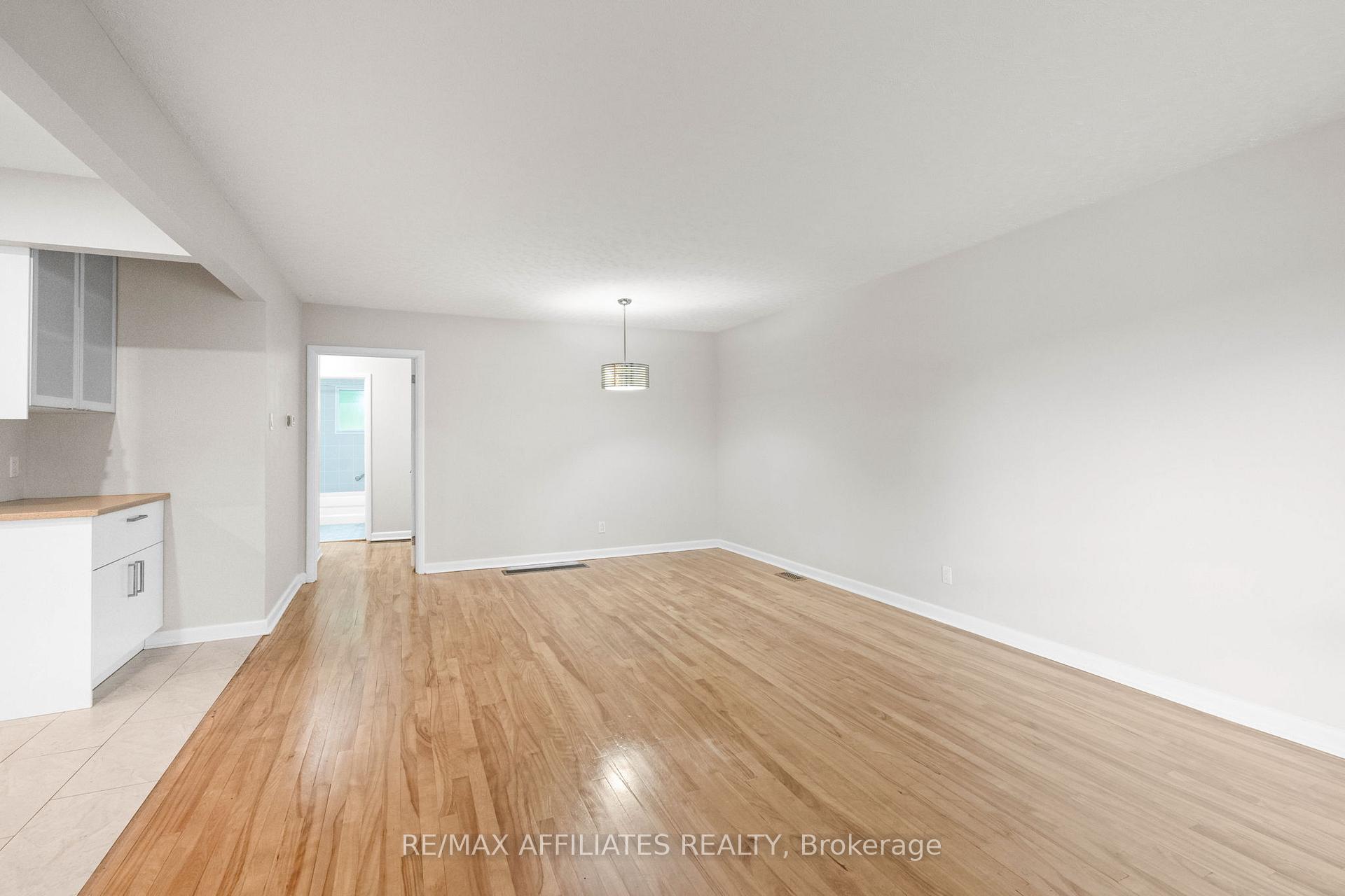 Photo 6 of 1316 Bloomsbury Crescent, Ottawa, Parkway Park — HOMEH