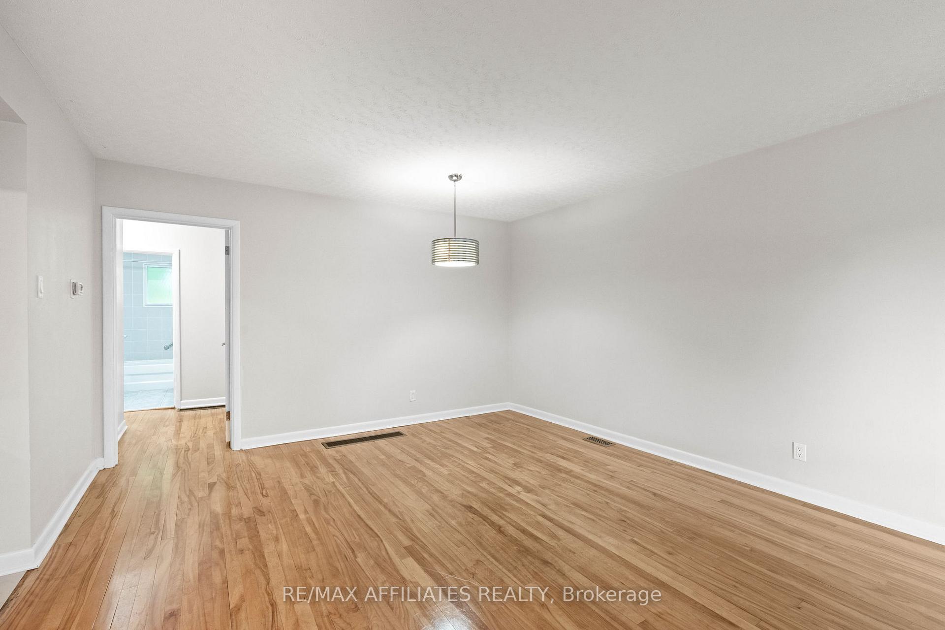 Photo 9 of 1316 Bloomsbury Crescent, Ottawa, Parkway Park — HOMEH