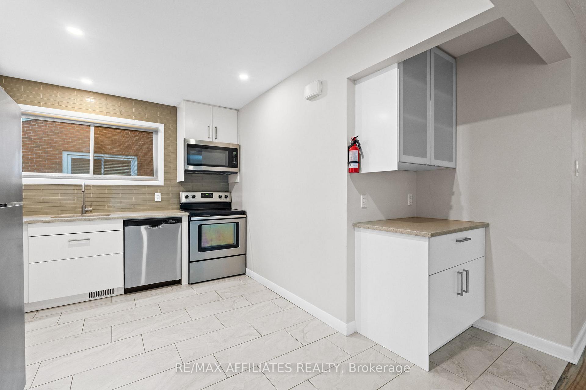 Photo 12 of 1316 Bloomsbury Crescent, Ottawa, Parkway Park — HOMEH