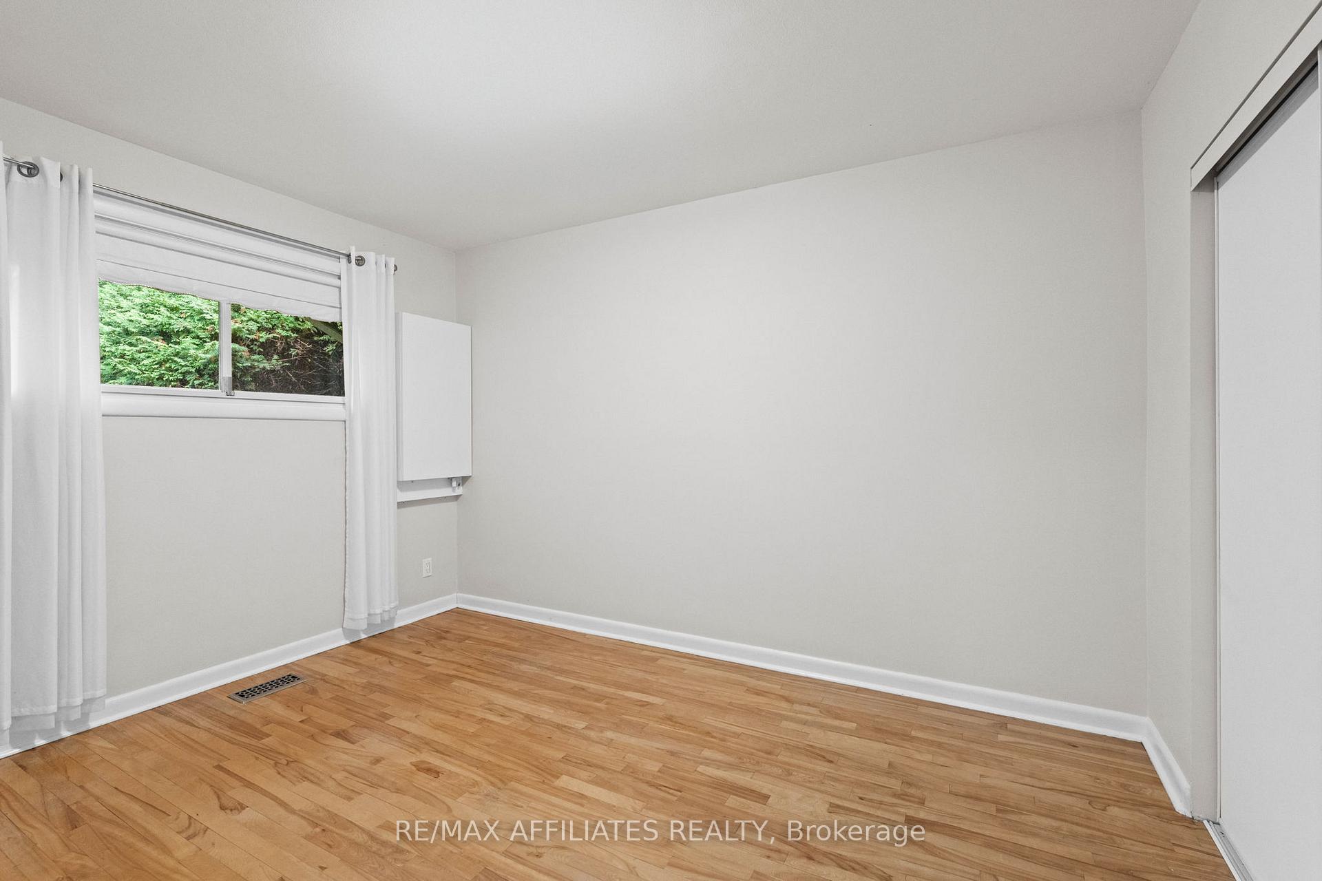 Photo 16 of 1316 Bloomsbury Crescent, Ottawa, Parkway Park — HOMEH
