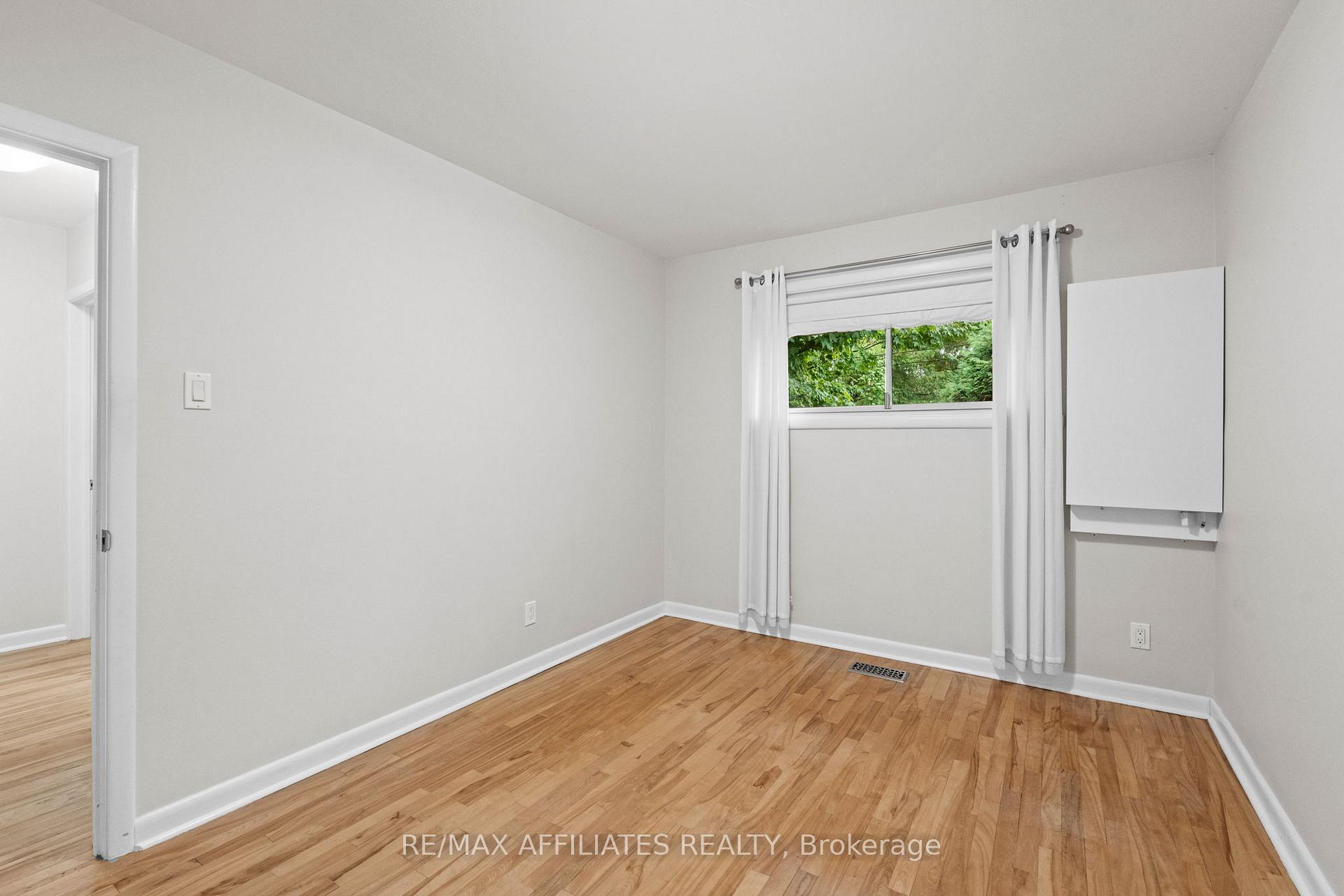 Photo 17 of 1316 Bloomsbury Crescent, Ottawa, Parkway Park — HOMEH
