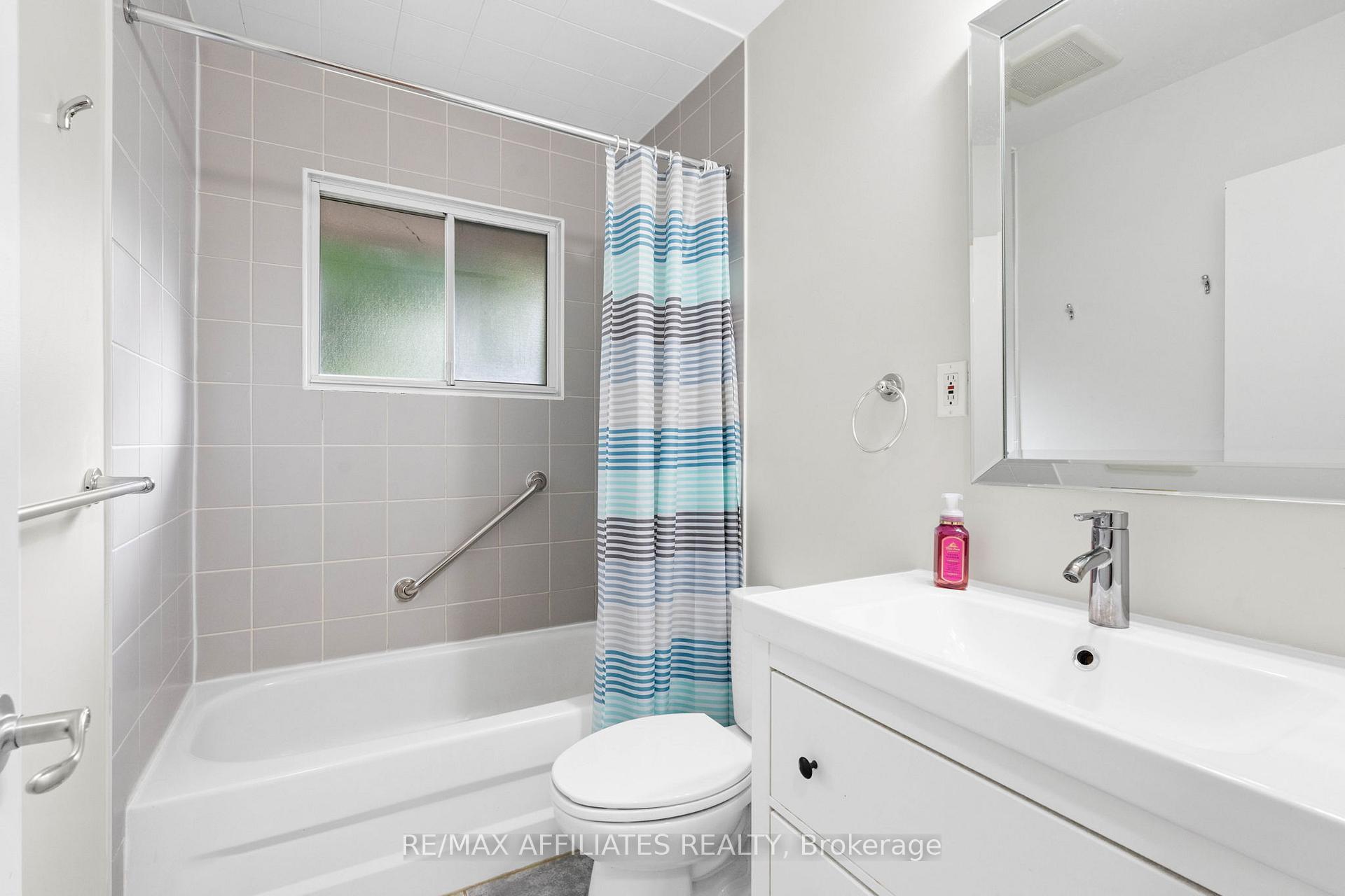 Photo 24 of 1316 Bloomsbury Crescent, Ottawa, Parkway Park — HOMEH