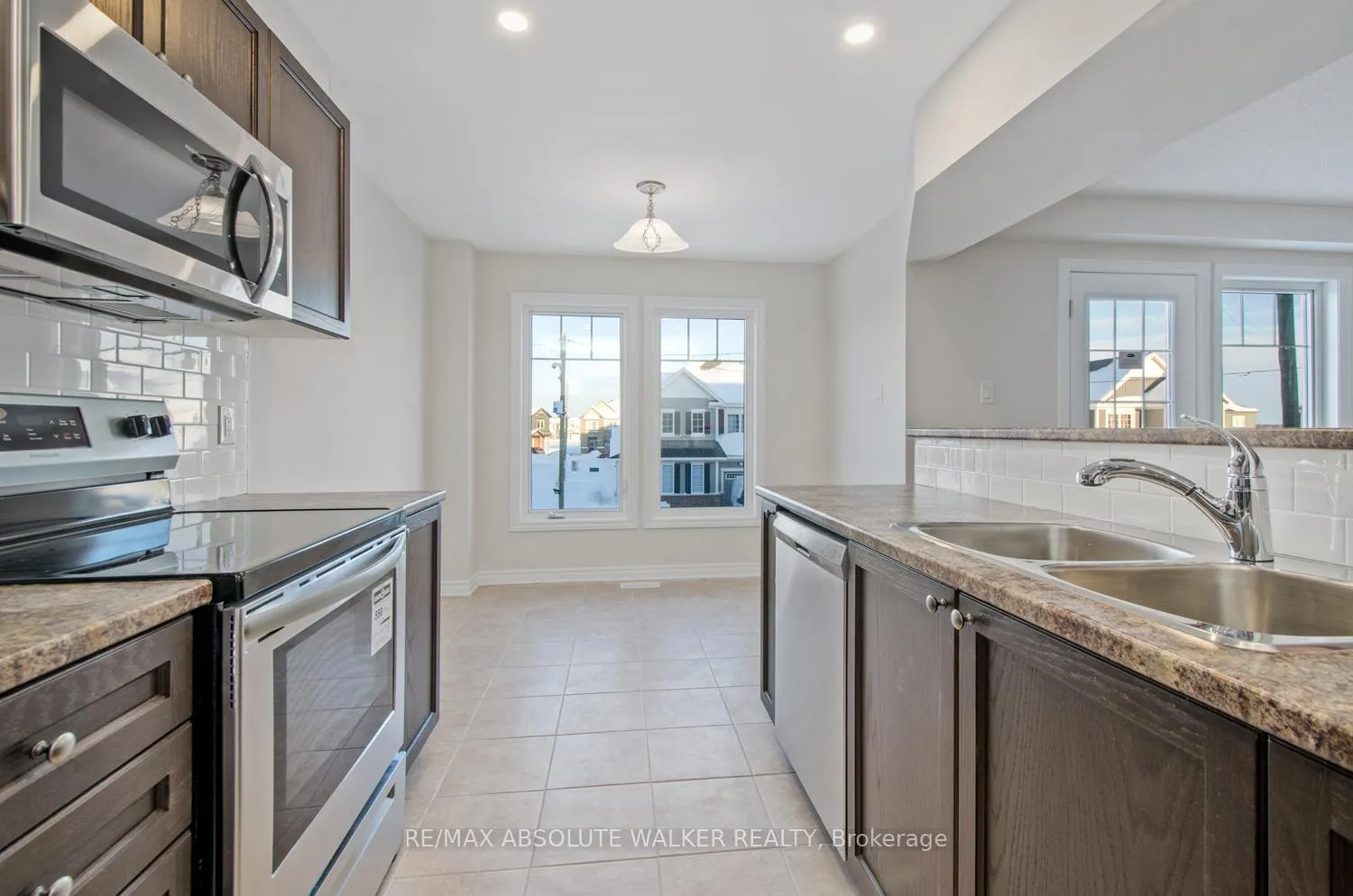 Photo 4 of 376 Willow Aster Circle, Ottawa, Avalon West — HOMEH