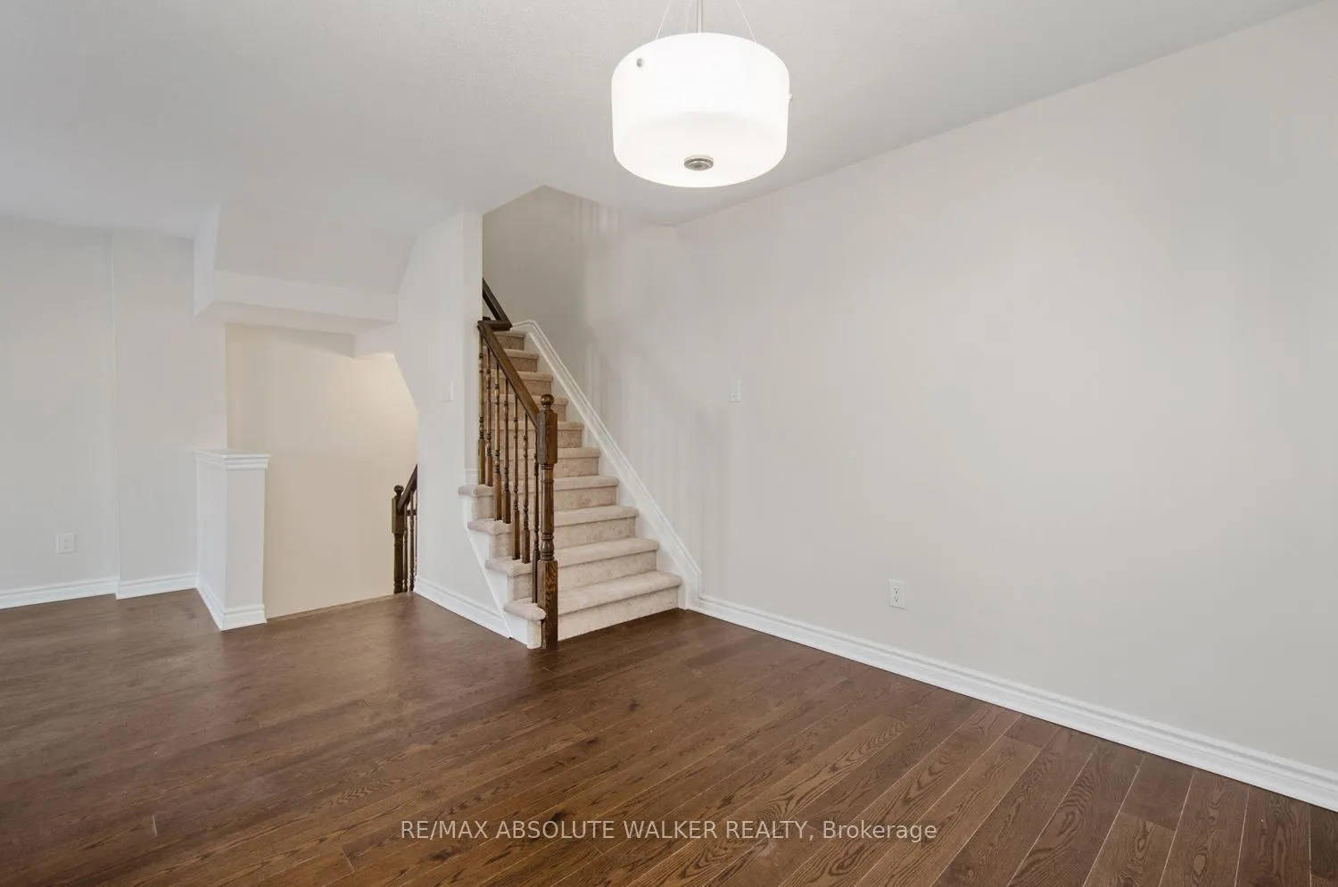 Photo 10 of 376 Willow Aster Circle, Ottawa, Avalon West — HOMEH